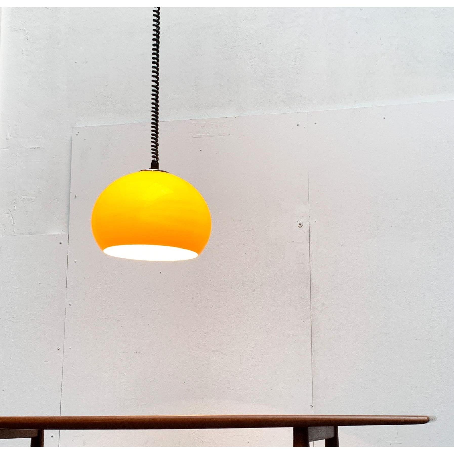 Lampada a sospensione Jolly di metà secolo per Guzzini, 1960 in vendita 3