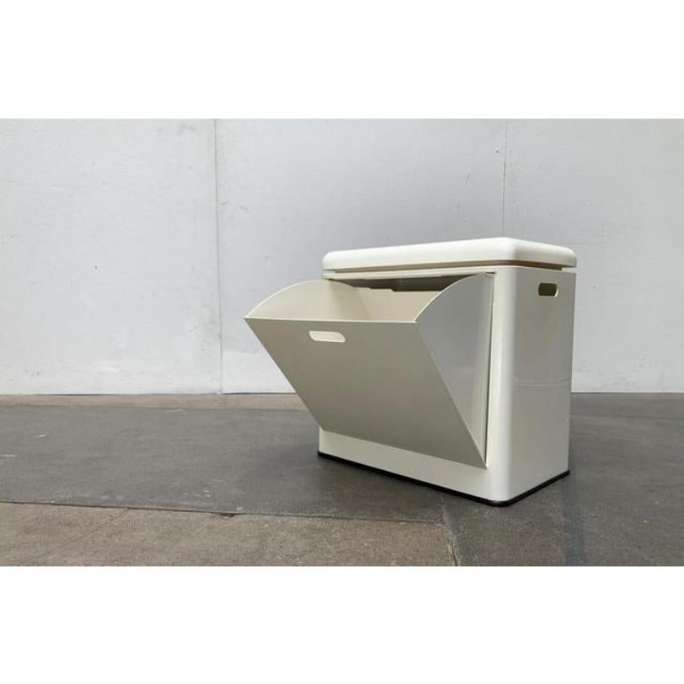 Mid-Century Italian Space Age Laundry Basket Hamper, 1960s For Sale 5