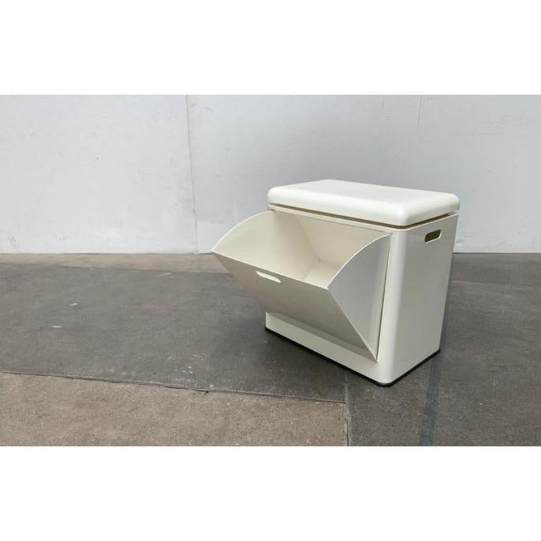 Mid-Century Italian Space Age Laundry Basket Hamper, 1960s For Sale 2