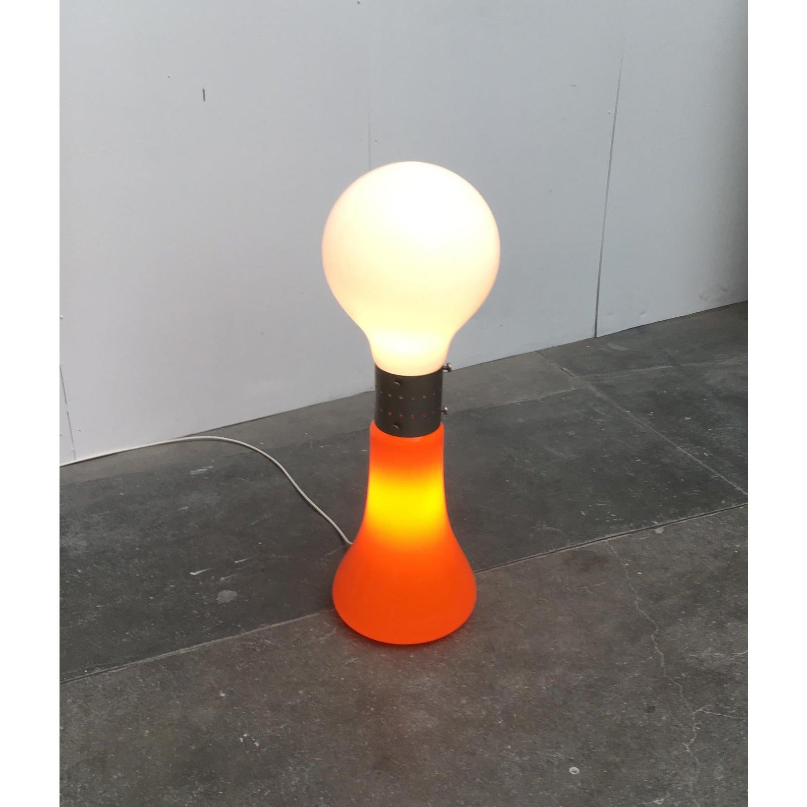 Lámpara de pie italiana de mediados de siglo de cristal de Murano modelo Birillo Space Age, años 60 en venta 3