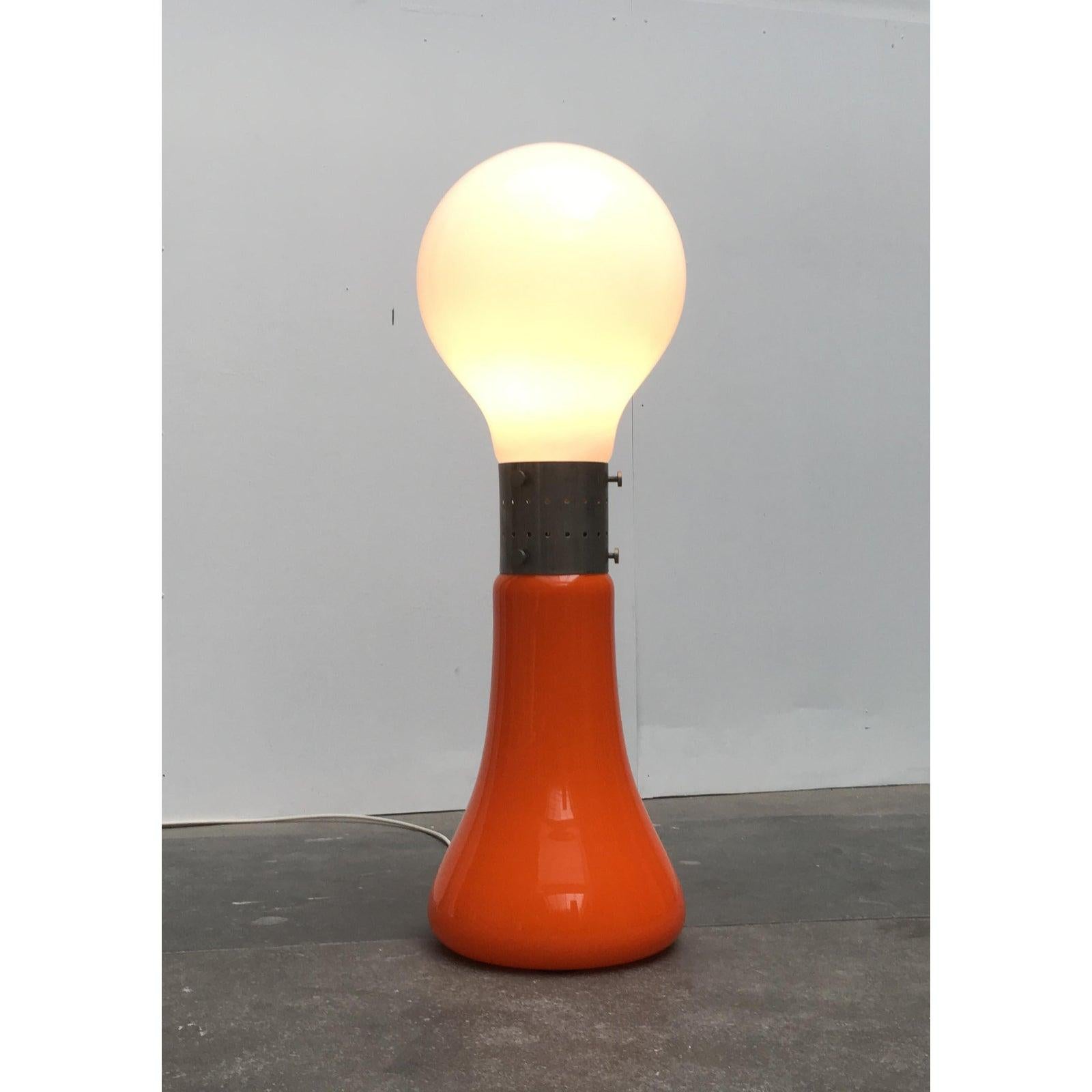 Lámpara de pie italiana de mediados de siglo de cristal de Murano modelo Birillo Space Age, años 60 Italiano en venta