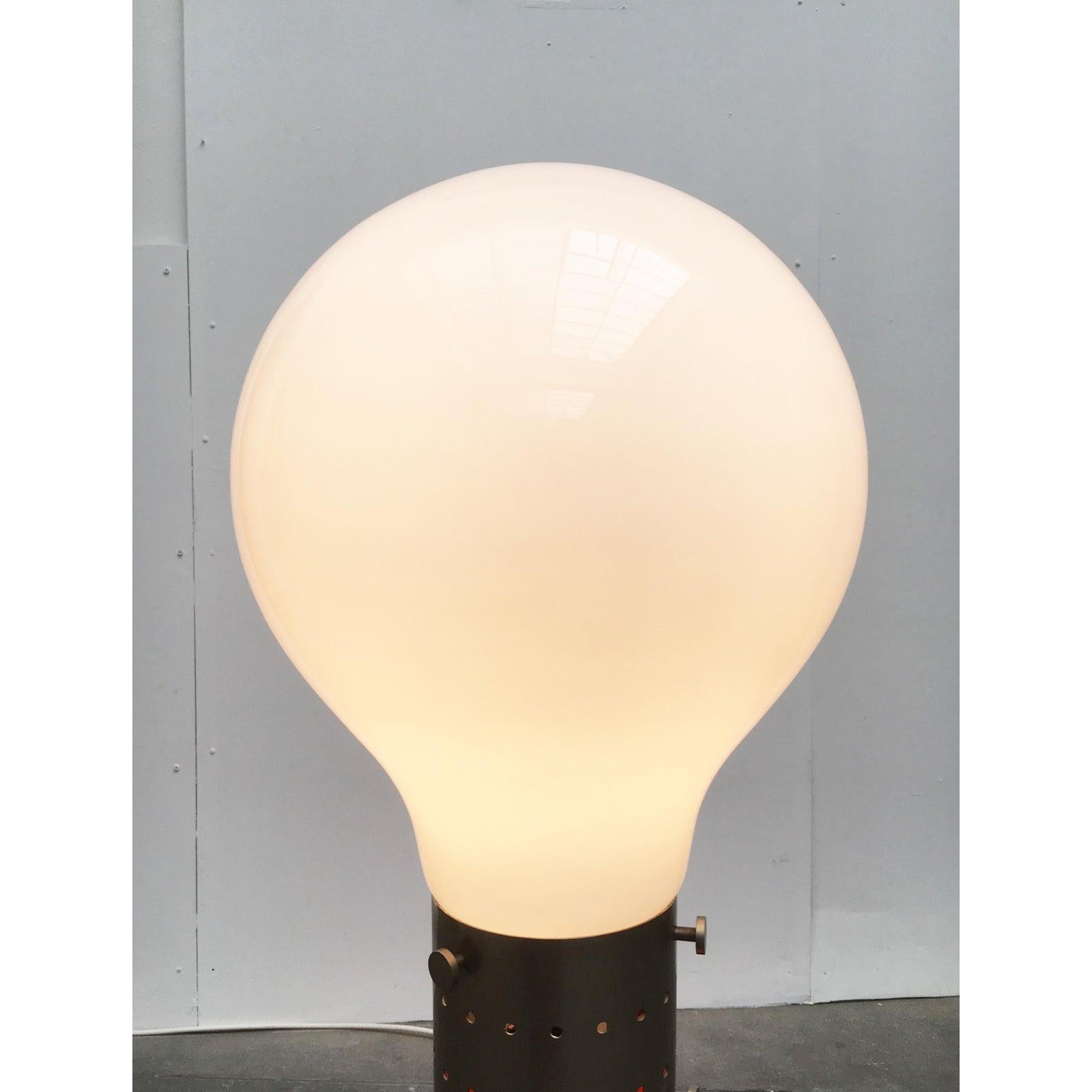 Lámpara de pie italiana de mediados de siglo de cristal de Murano modelo Birillo Space Age, años 60 en venta 1