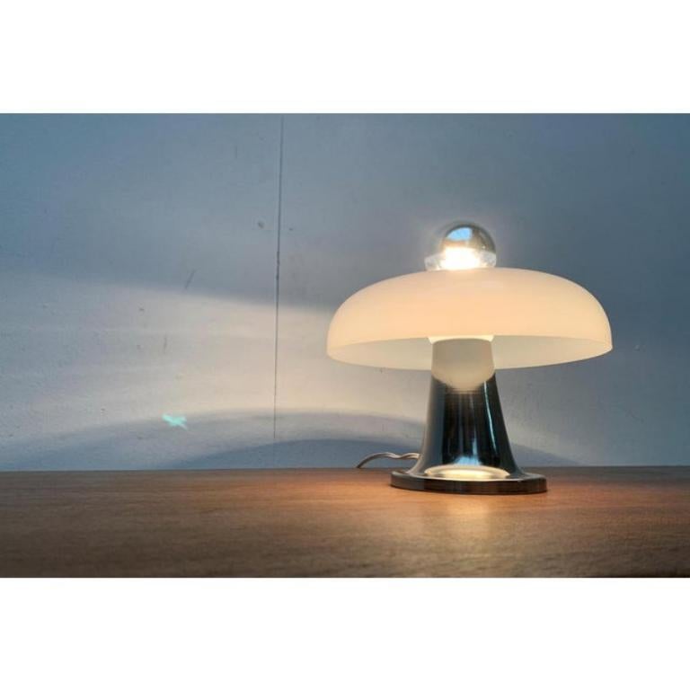 20ième siècle Lampe de table italienne de l'ère spatiale du milieu du siècle dernier, années 1960 en vente