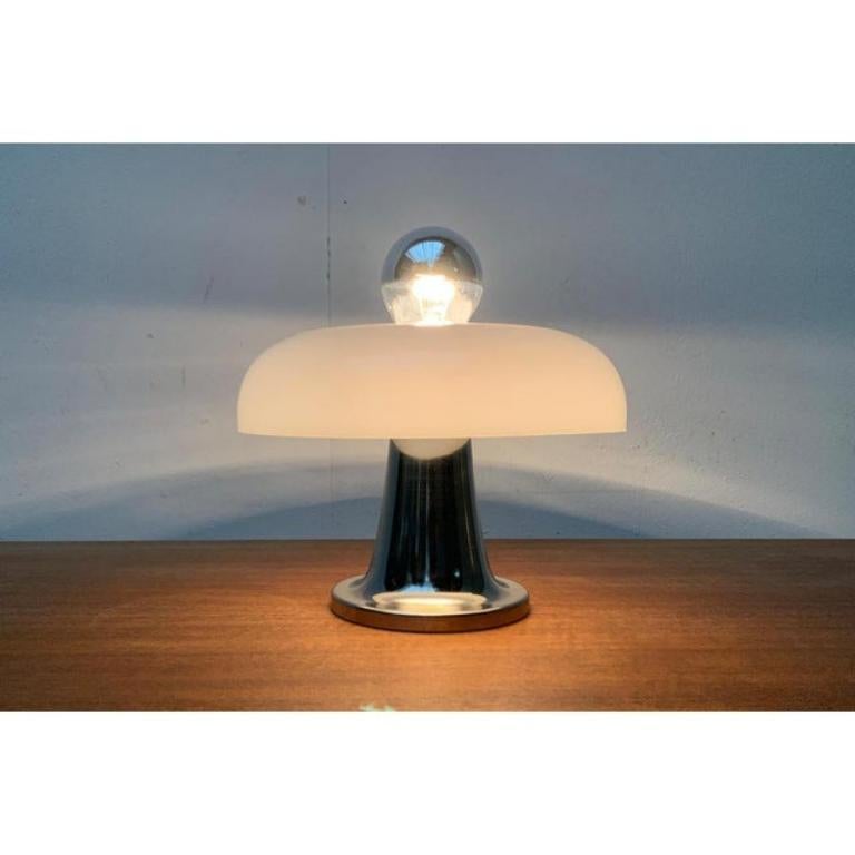 Métal Lampe de table italienne de l'ère spatiale du milieu du siècle dernier, années 1960 en vente