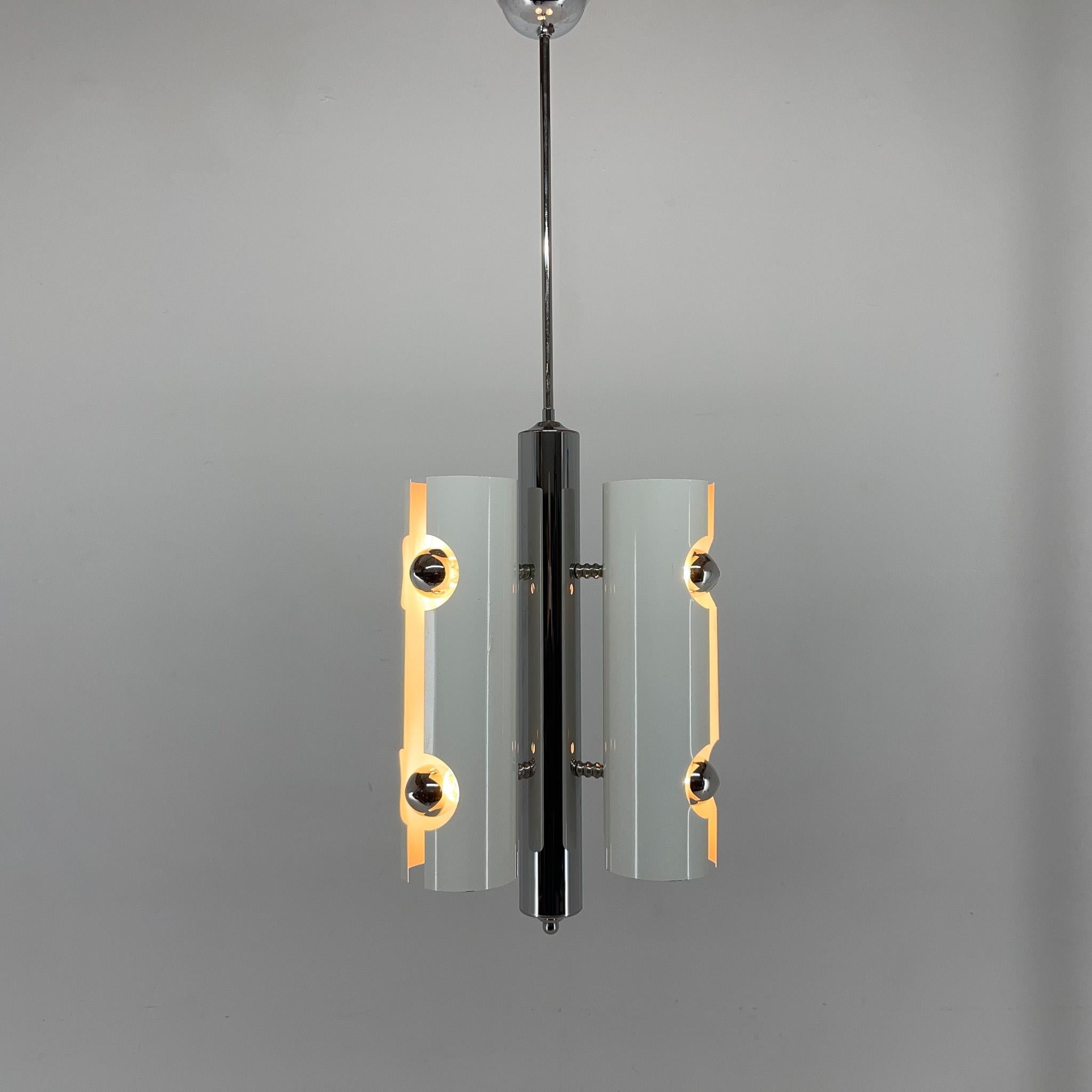 Mid-Century Italian Space Age Pendant Light in Chrome and White Lacquered Metal For Sale 3