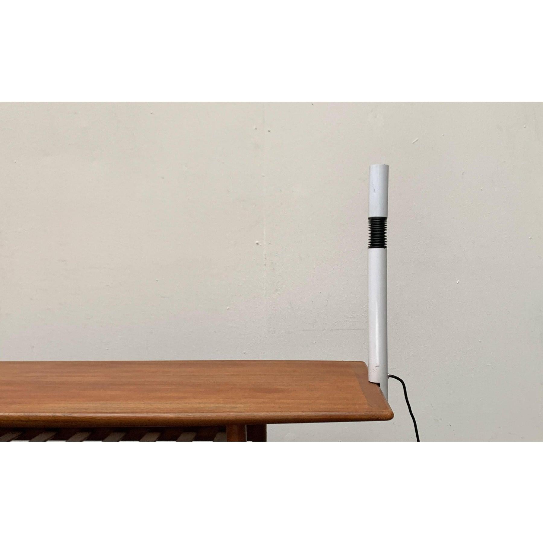 Lampe de bureau italienne de l'ère spatiale périscopio du milieu du siècle dernier pour Stilnovo, années 1960 Excellent état - En vente à Hamburg, DE