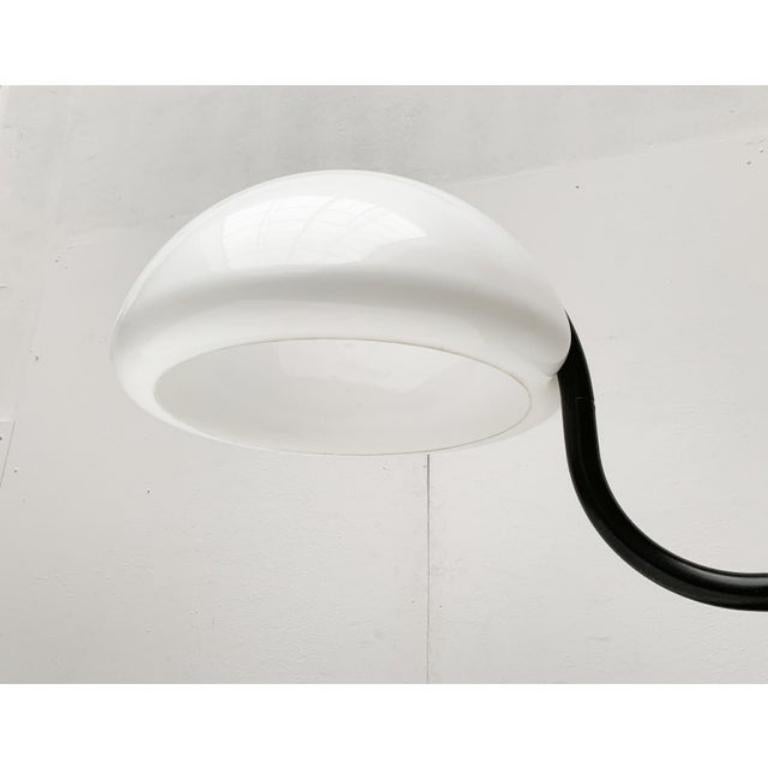 Plastique Lampe de bureau italienne de l'ère spatiale du milieu du siècle dernier, Elio Martinelli en vente