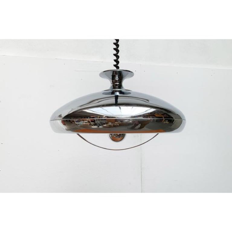 Lampada a sospensione a forma di Ufo dell'era spaziale italiana di metà secolo, anni '60 In condizioni buone in vendita a Hamburg, DE