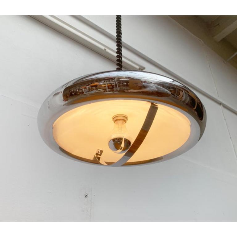 Lampada a sospensione a forma di Ufo dell'era spaziale italiana di metà secolo, anni '60 in vendita 1