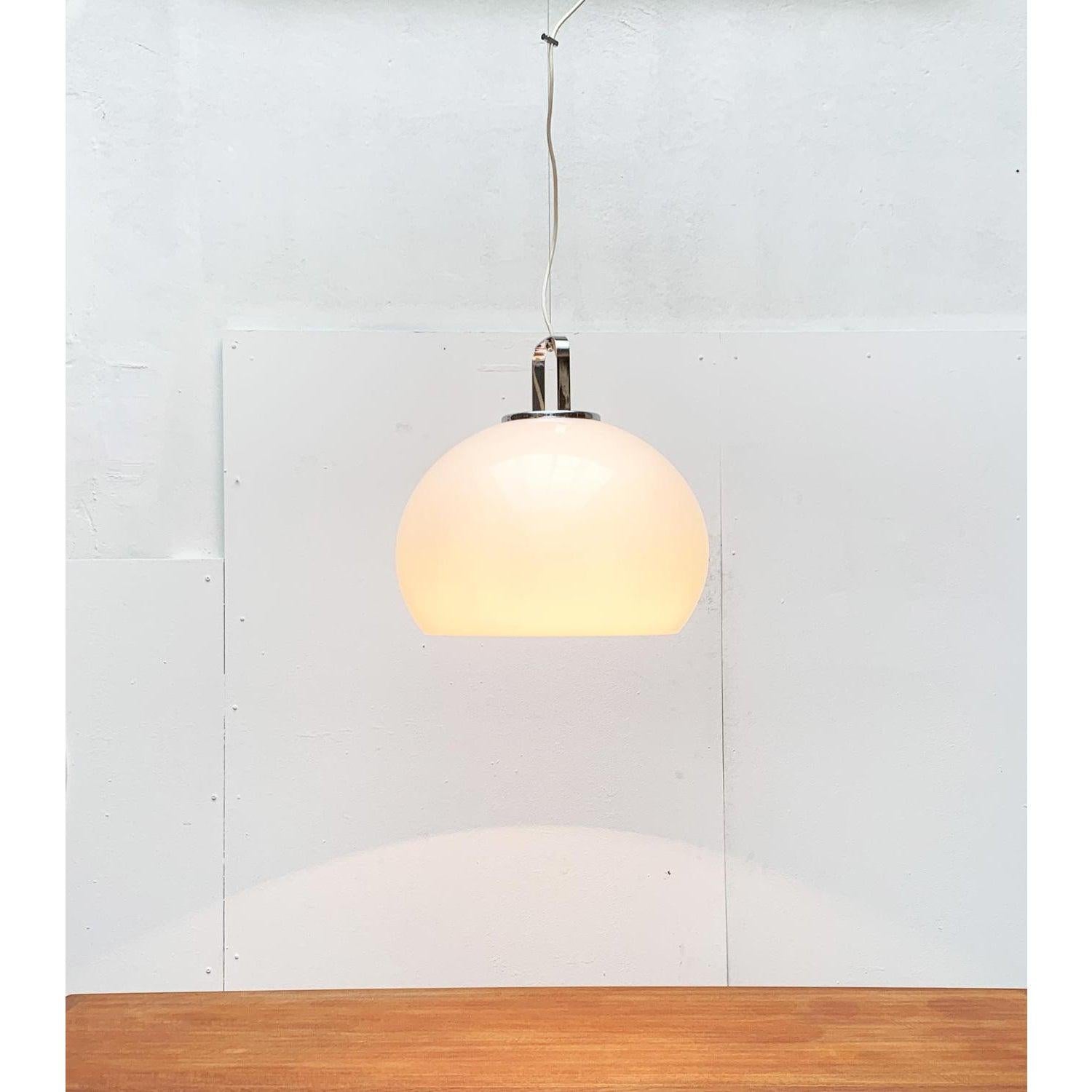 Italiano Lampada a sospensione Zurigo A Space Age di Massoni & Massoni per Guzzini, 1960 in vendita