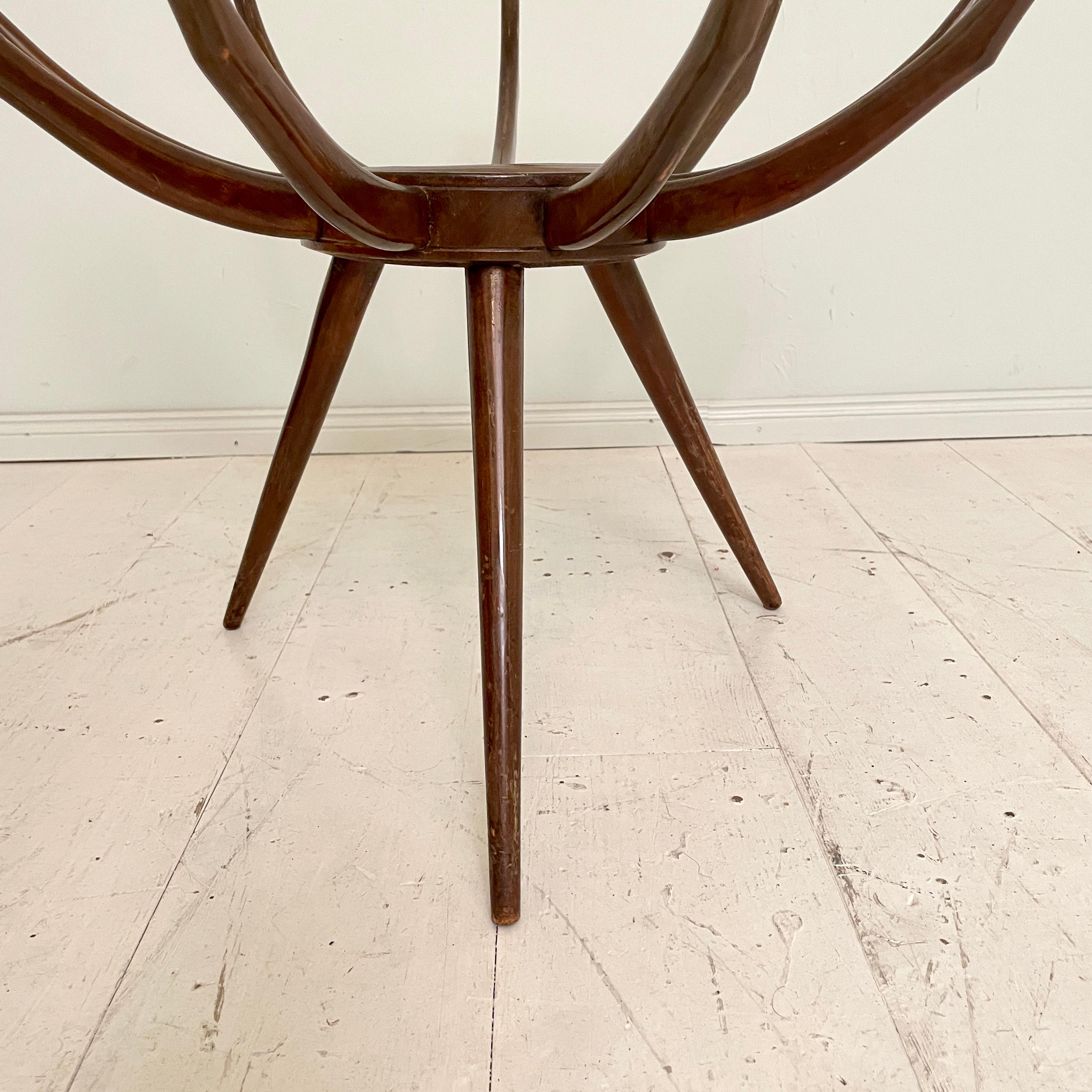 Noyer Table basse italienne du milieu du siècle dernier à pieds araignées par Carlo de Carli, vers 1950 en vente