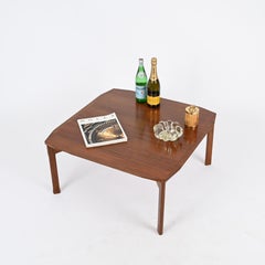 Mesa de centro cuadrada italiana de mediados de siglo en nogal biselado, Stildomus, años 60