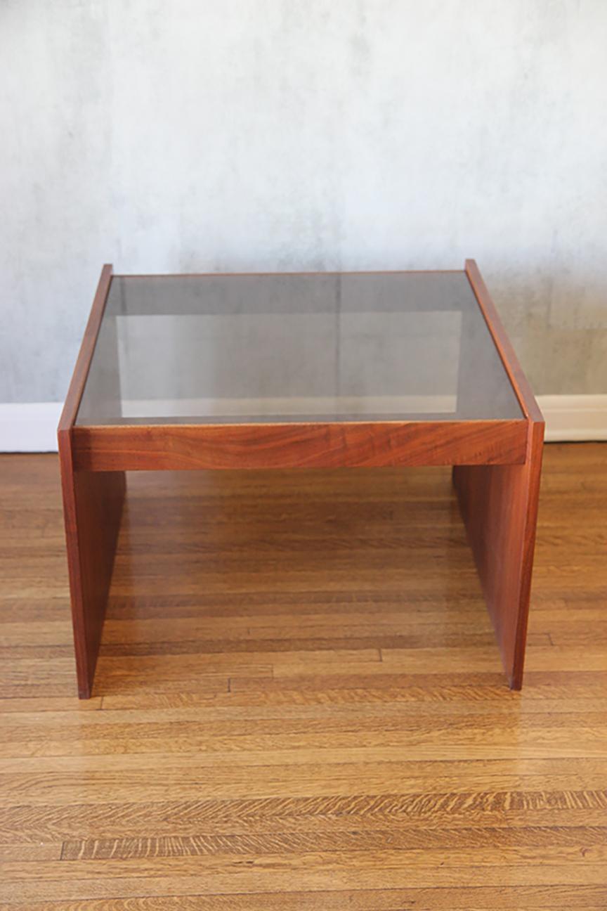 Mid-Century Italian Square Coffee Table in Mahogany and Smoked Glass For Sale 1