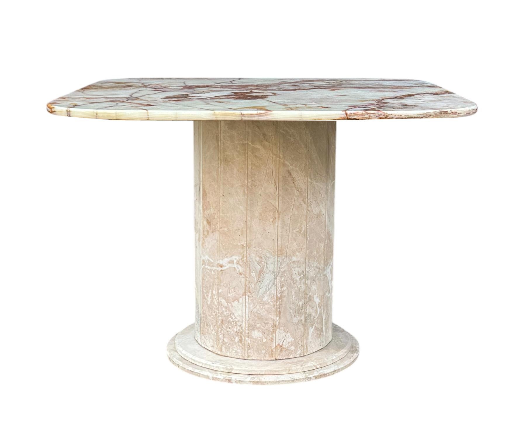 Marbre Table de salle à manger italienne du milieu du siècle en onyx et marbre blush en vente