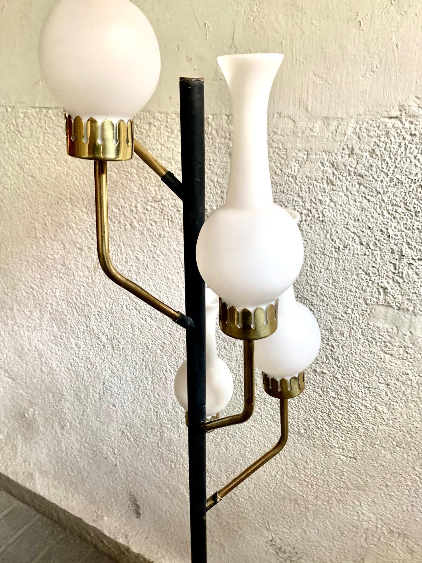 Italienische Stehlampe im Stil von Stilnovo aus der Mitte des Jahrhunderts, 1950er Jahre (Moderne der Mitte des Jahrhunderts) im Angebot