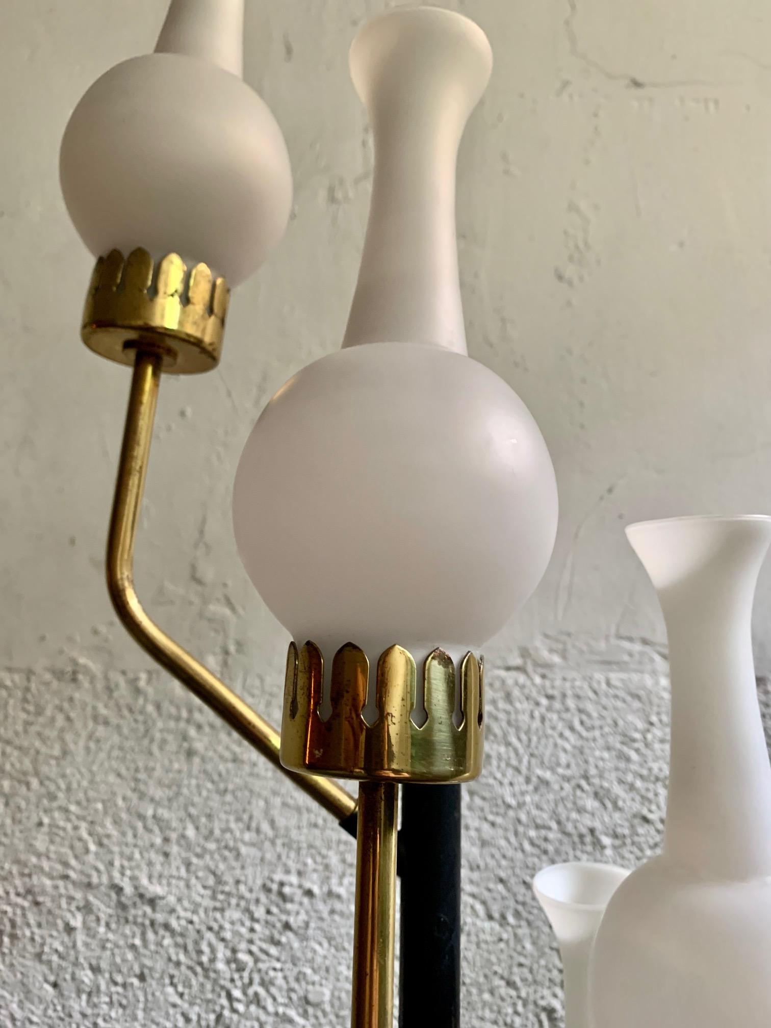 Italienische Stehlampe im Stil von Stilnovo aus der Mitte des Jahrhunderts, 1950er Jahre (Lackiert) im Angebot