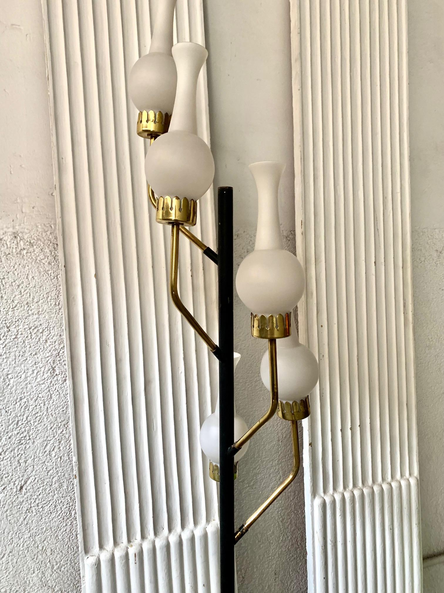 Italienische Stehlampe im Stil von Stilnovo aus der Mitte des Jahrhunderts, 1950er Jahre im Angebot 2