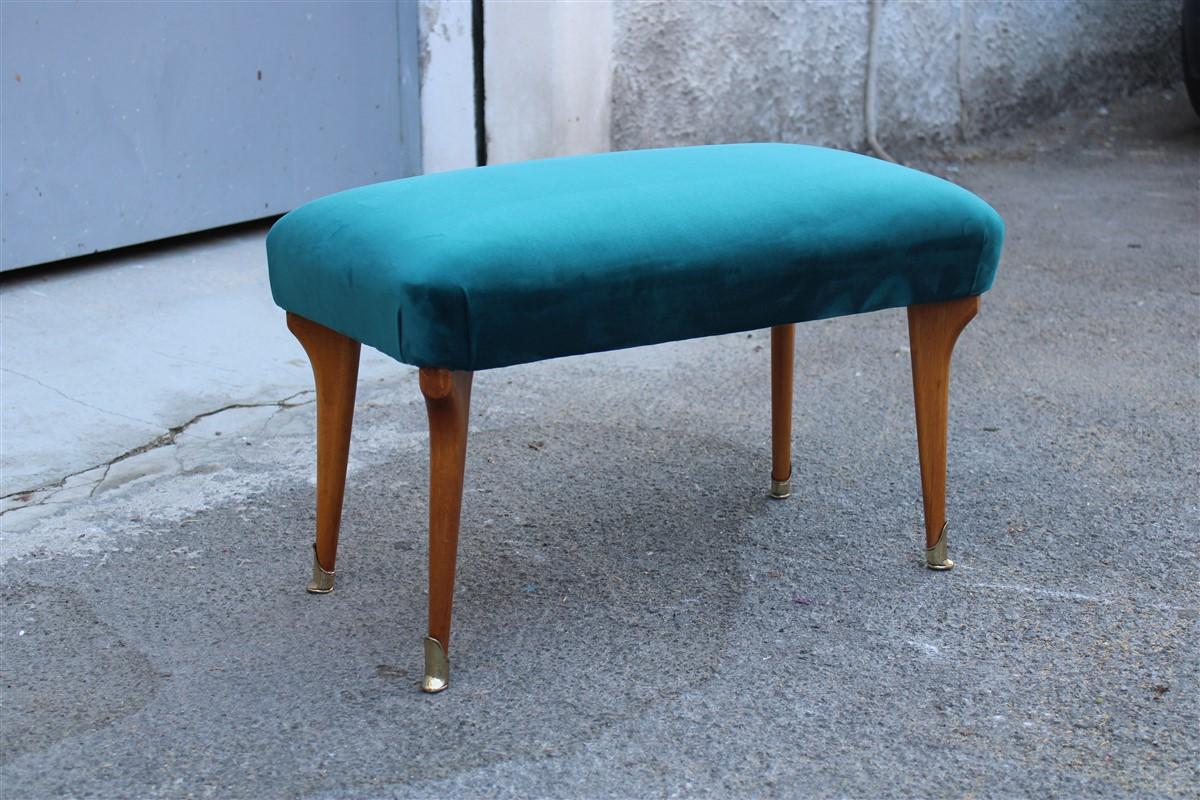 original stool of style and shape, in the 1950s it was very common to use a stool like this, nowadays unobtainable, it has been well restored with a nice quality velvet and a nice green, the shoes are in brass that give elegance and character to
