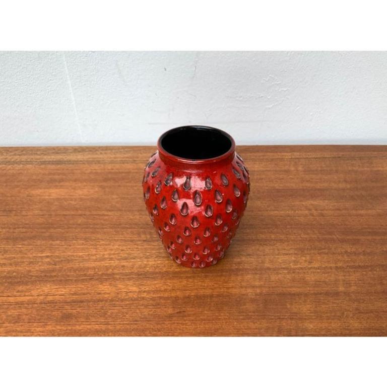 Vaso in ceramica fragola italiana di metà secolo di Fratelli Fanciullacci, anni '60 In condizioni ottime in vendita a Hamburg, DE