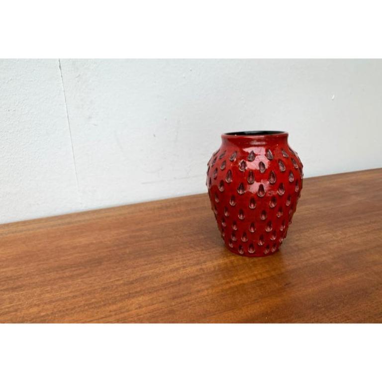 Ceramica Vaso in ceramica fragola italiana di metà secolo di Fratelli Fanciullacci, anni '60 in vendita
