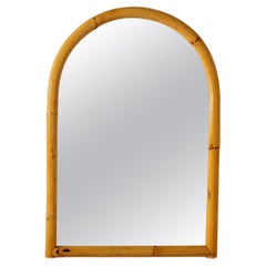Specchio da parete ad arco in canne di bambù in stile italiano del metà secolo, anni '60