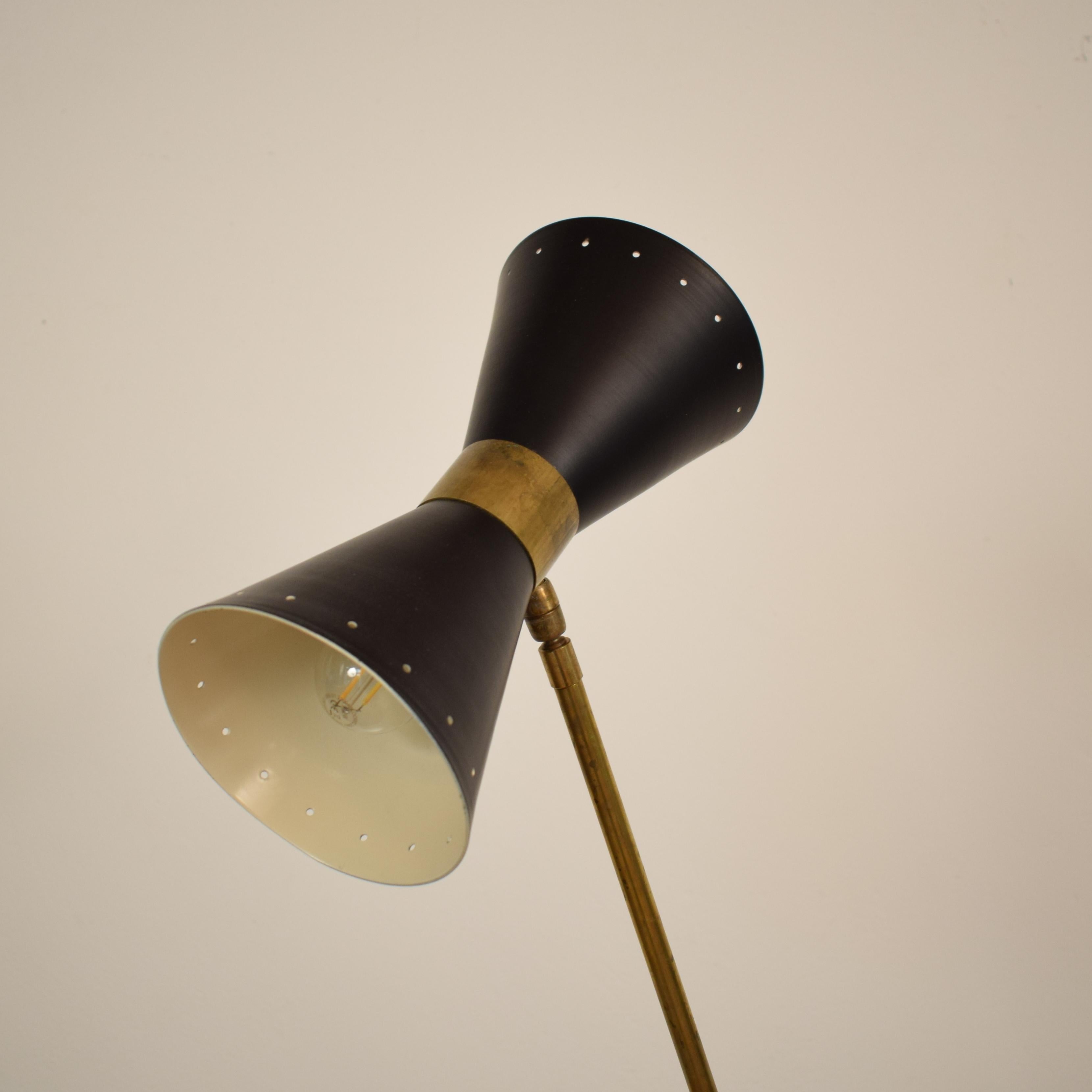 Mid-Century Modern Midcentury Italian Style Brass and Black Lacquered Counterweight Floor Lamp For Sale