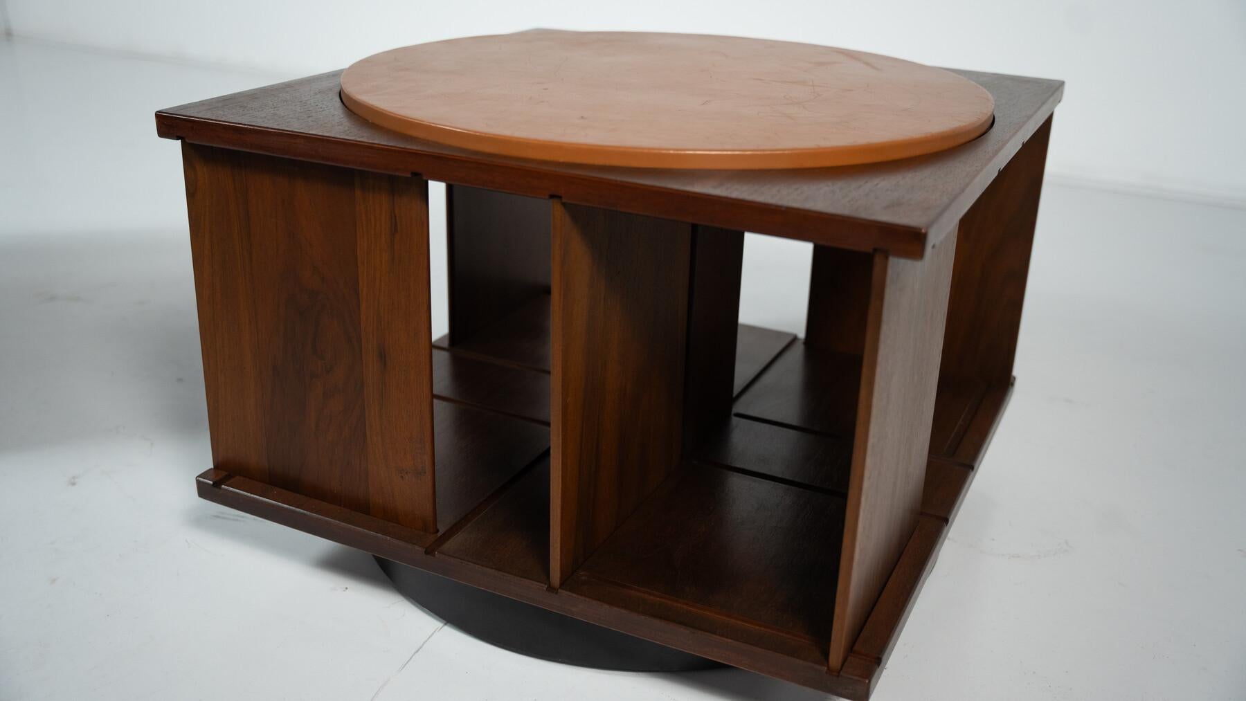 Mid-Century moderno Tavolino girevole italiano di metà secolo di Gianfranco Frattini, Italia, anni '60 in vendita