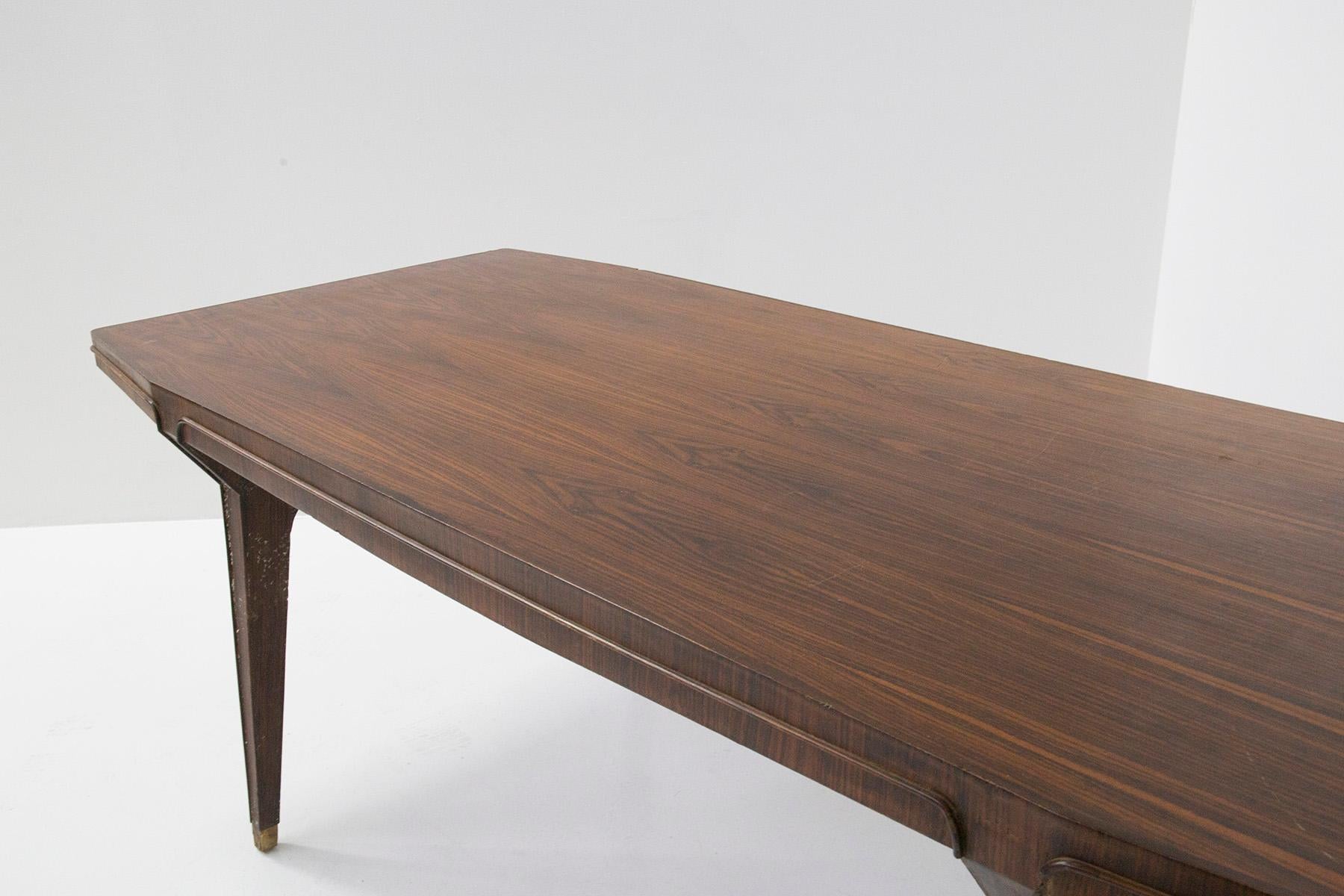 Mid-Century Modern Table italienne du milieu du siècle dernier en bois précieux en vente