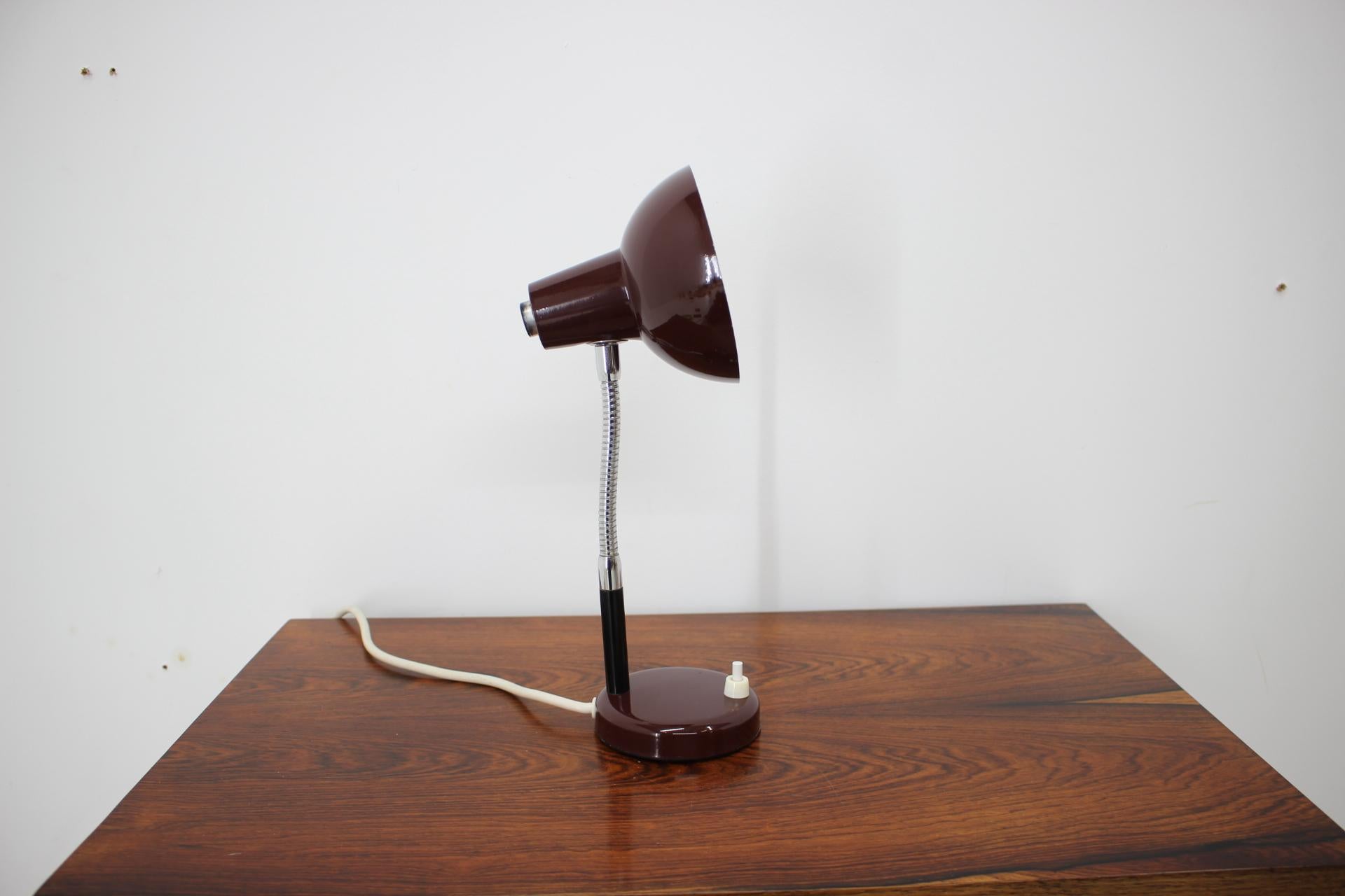 Mid-Century Modern Lampe de table italienne du milieu des années 1980 en vente