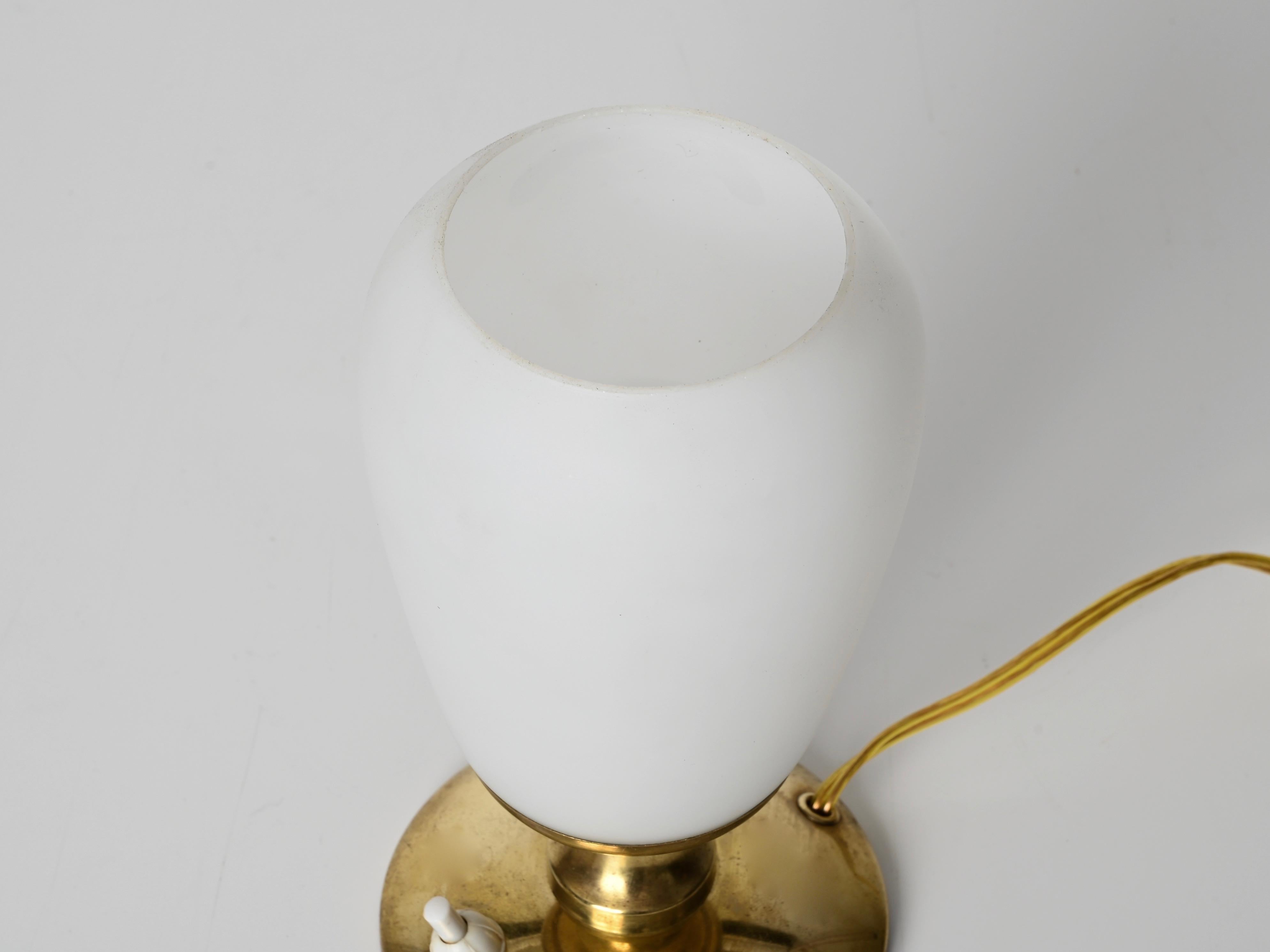 Mid-Century Italian Table Lamp in Brass and Opaline Glass, 1950s For Sale 7