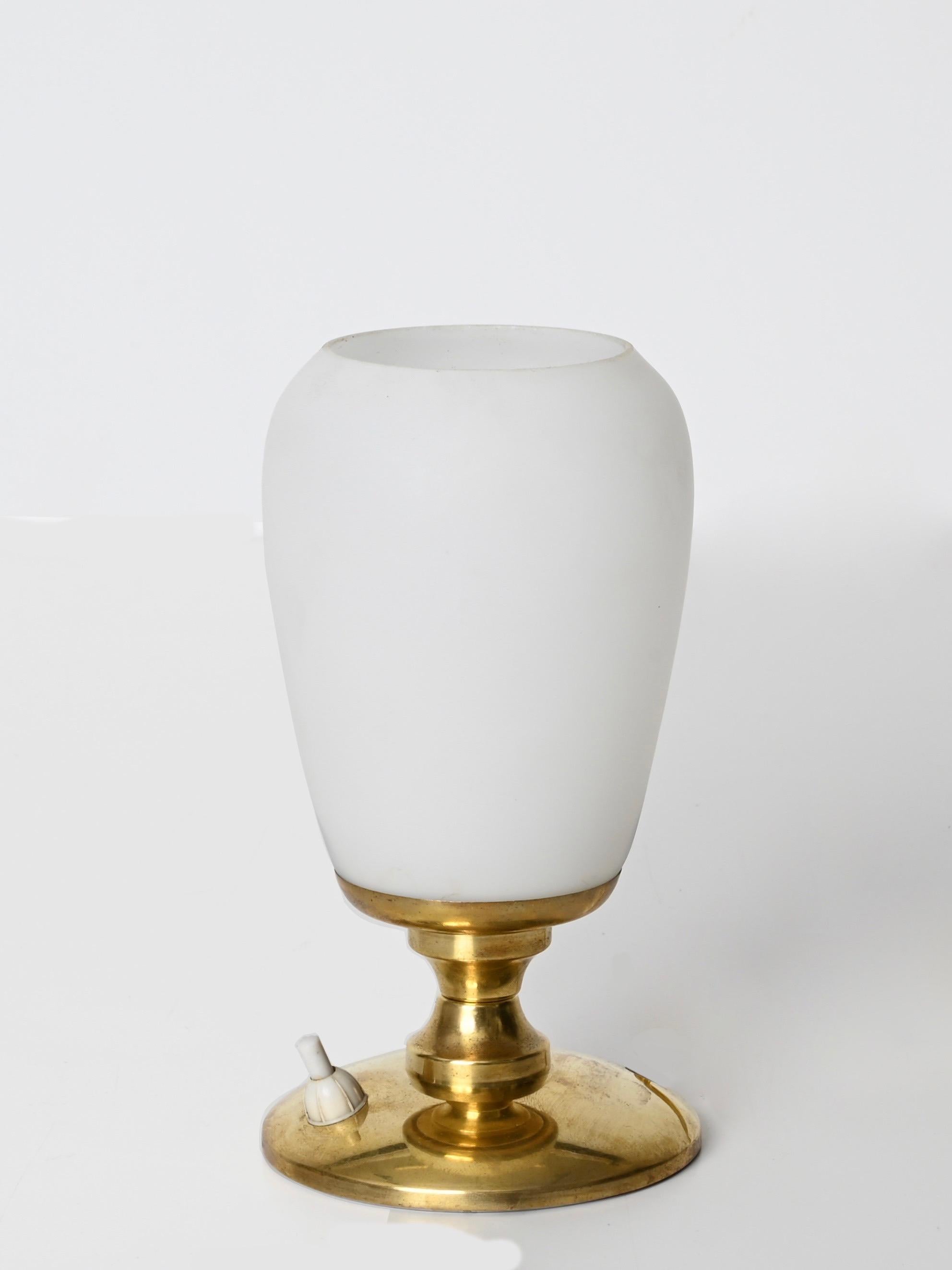 Mid-Century Italian Table Lamp in Brass and Opaline Glass, 1950s For Sale 2