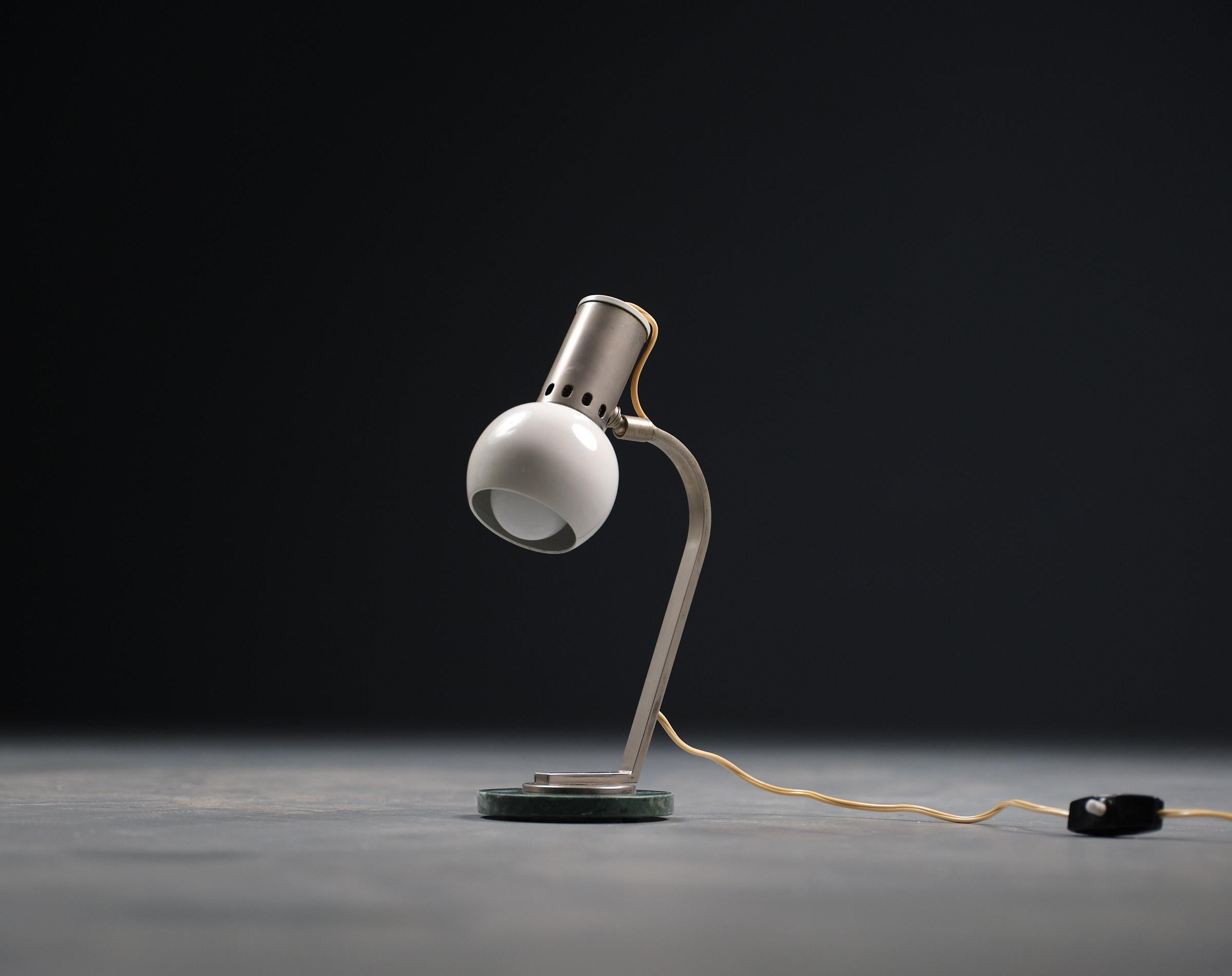 Lampe de table italienne du milieu du siècle avec base en marbre vert, années 1950 Bon état - En vente à Rome, IT