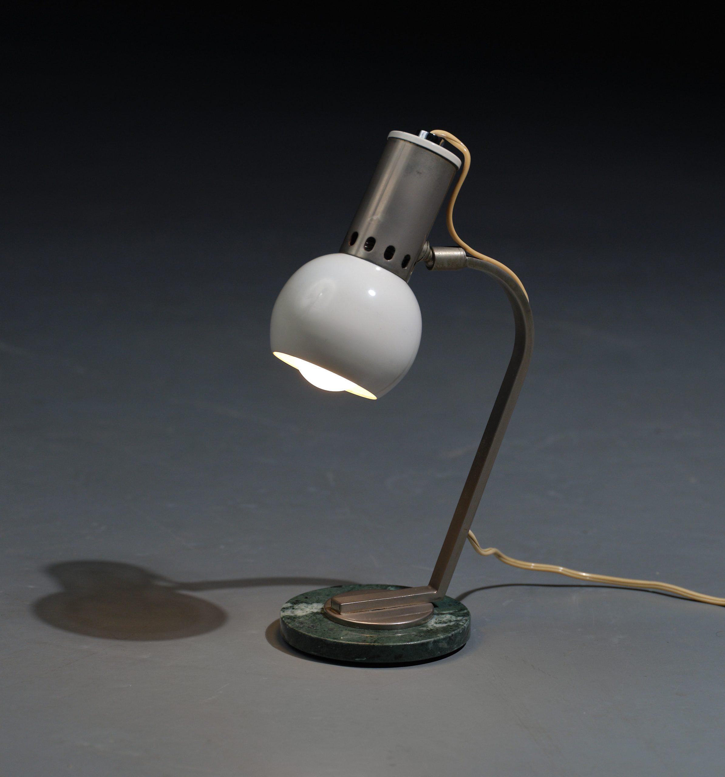 Métal Lampe de table italienne du milieu du siècle avec base en marbre vert, années 1950 en vente