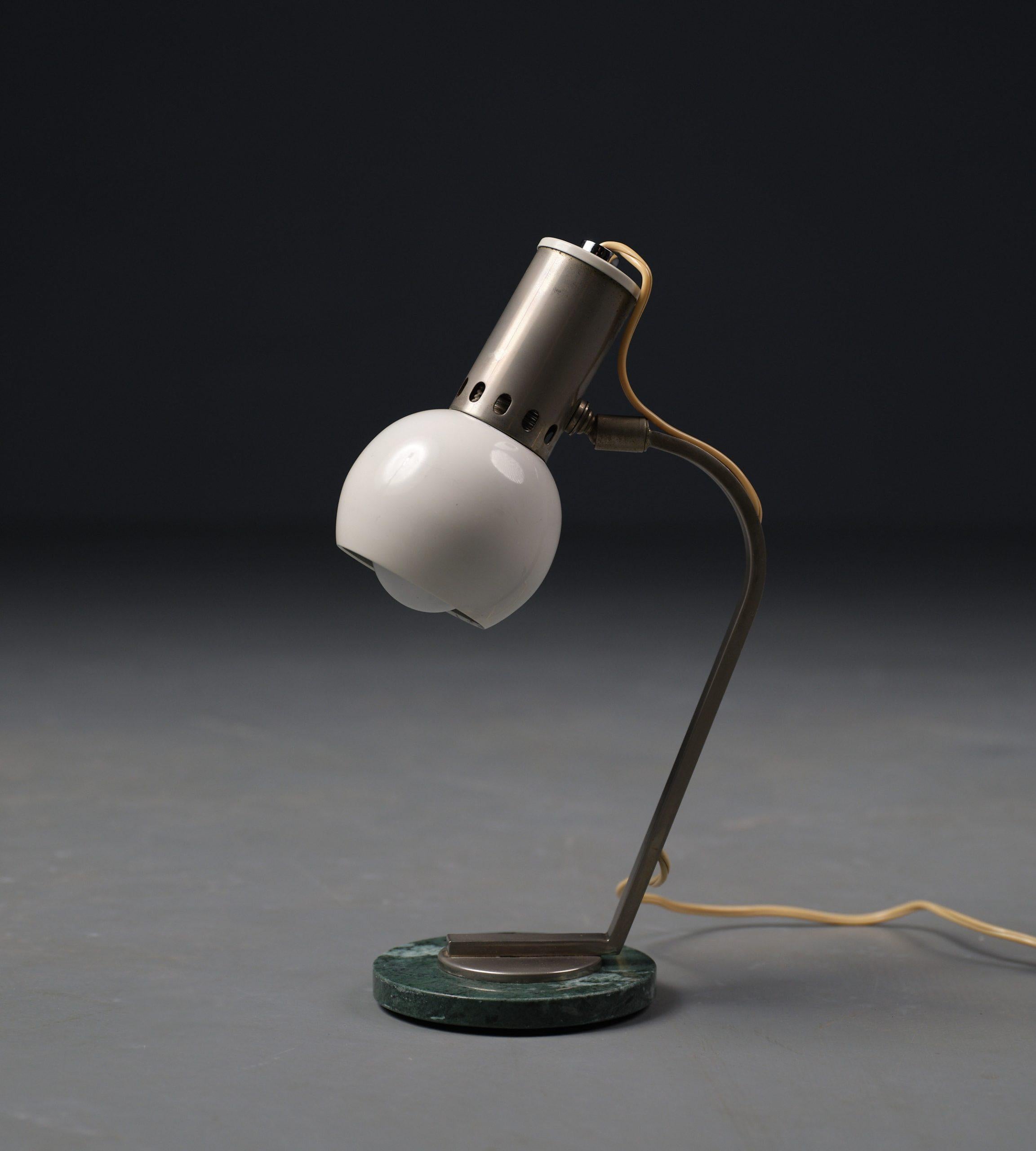Lampe de table italienne du milieu du siècle avec base en marbre vert, années 1950 en vente 1