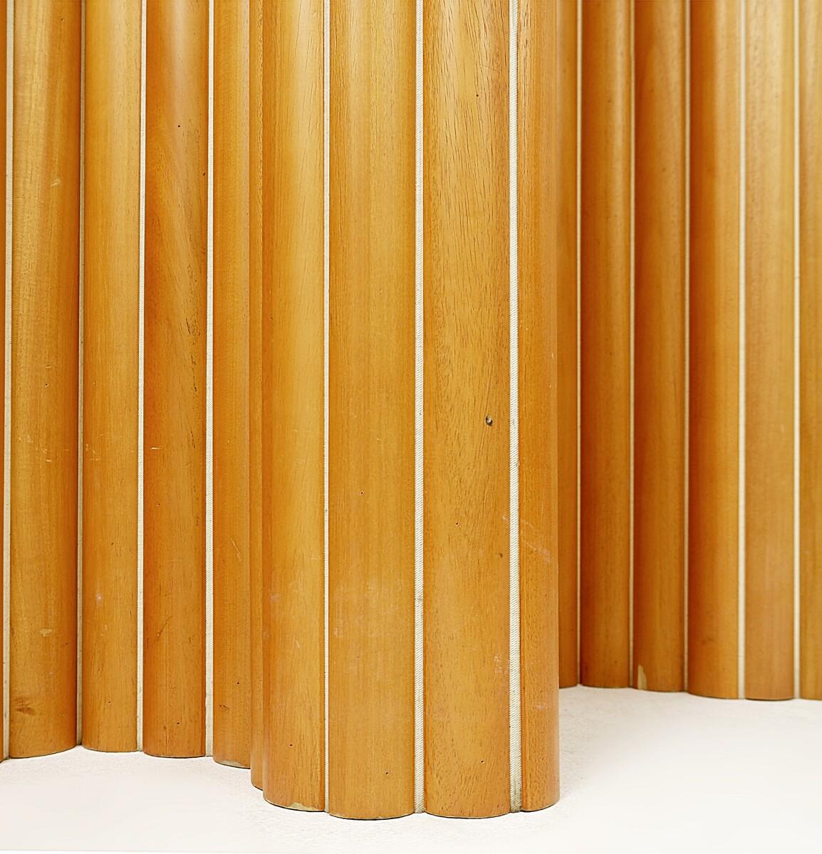 20th Century Mid Century Italian Tambour Screen Room Divider in Solid Golden Mahogany & Rosso For Sale