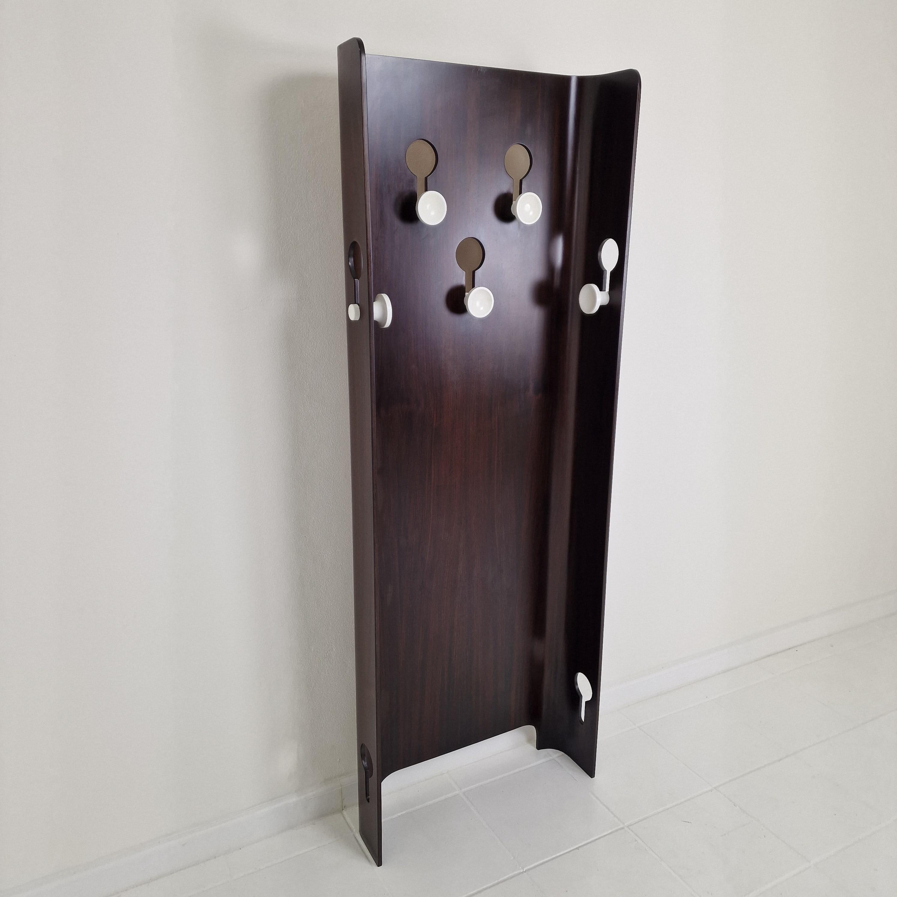 Appendiabiti in teak italiano di metà secolo di Carlo De Carli per Fiarm, anni '60 In condizioni buone in vendita a Oud Beijerland, NL