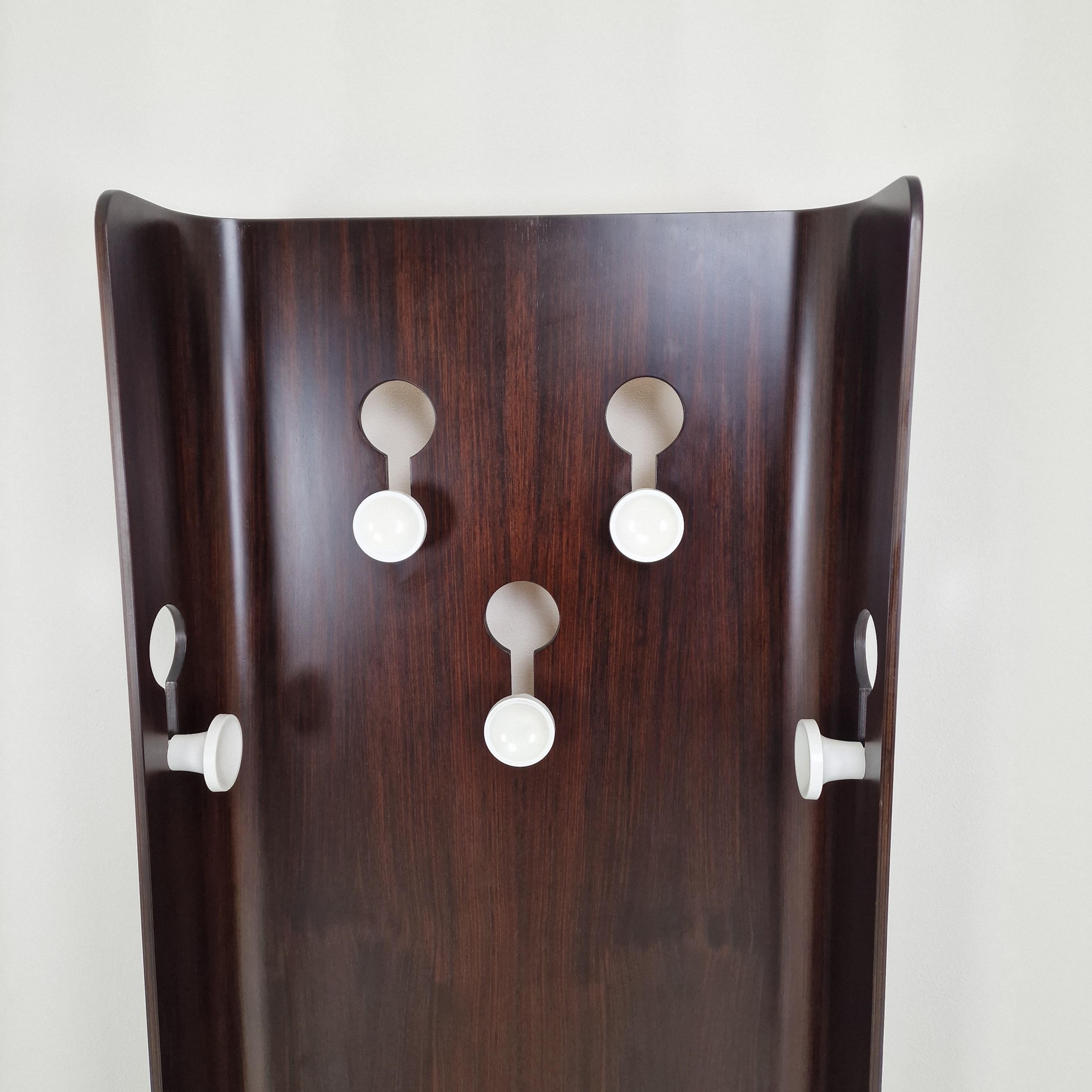 Teak Appendiabiti in teak italiano di metà secolo di Carlo De Carli per Fiarm, anni '60 in vendita
