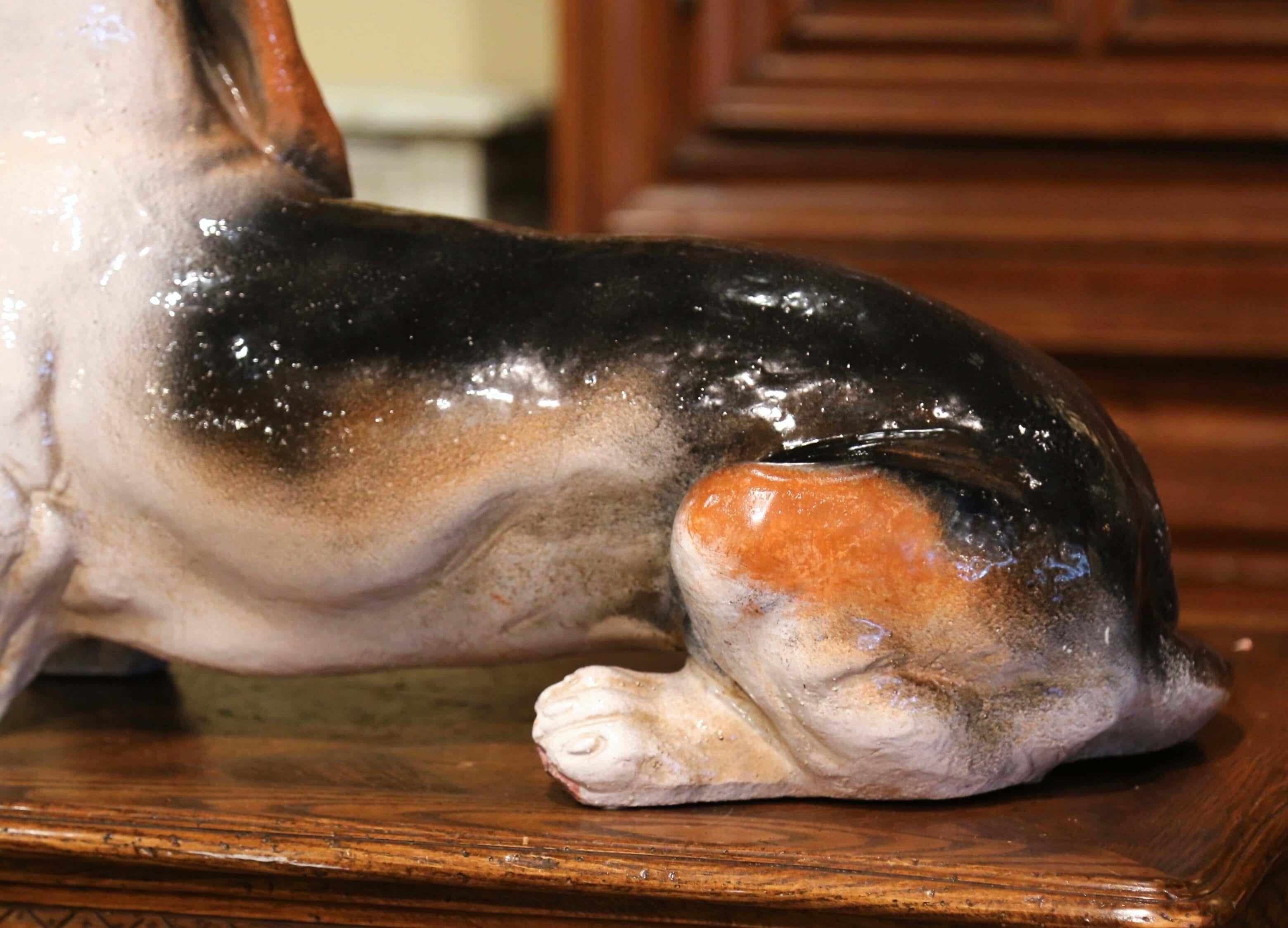 Italienische Terrakotta-Skulptur eines Basset-Hundes aus der Mitte des Jahrhunderts, Barbotine im Angebot 4