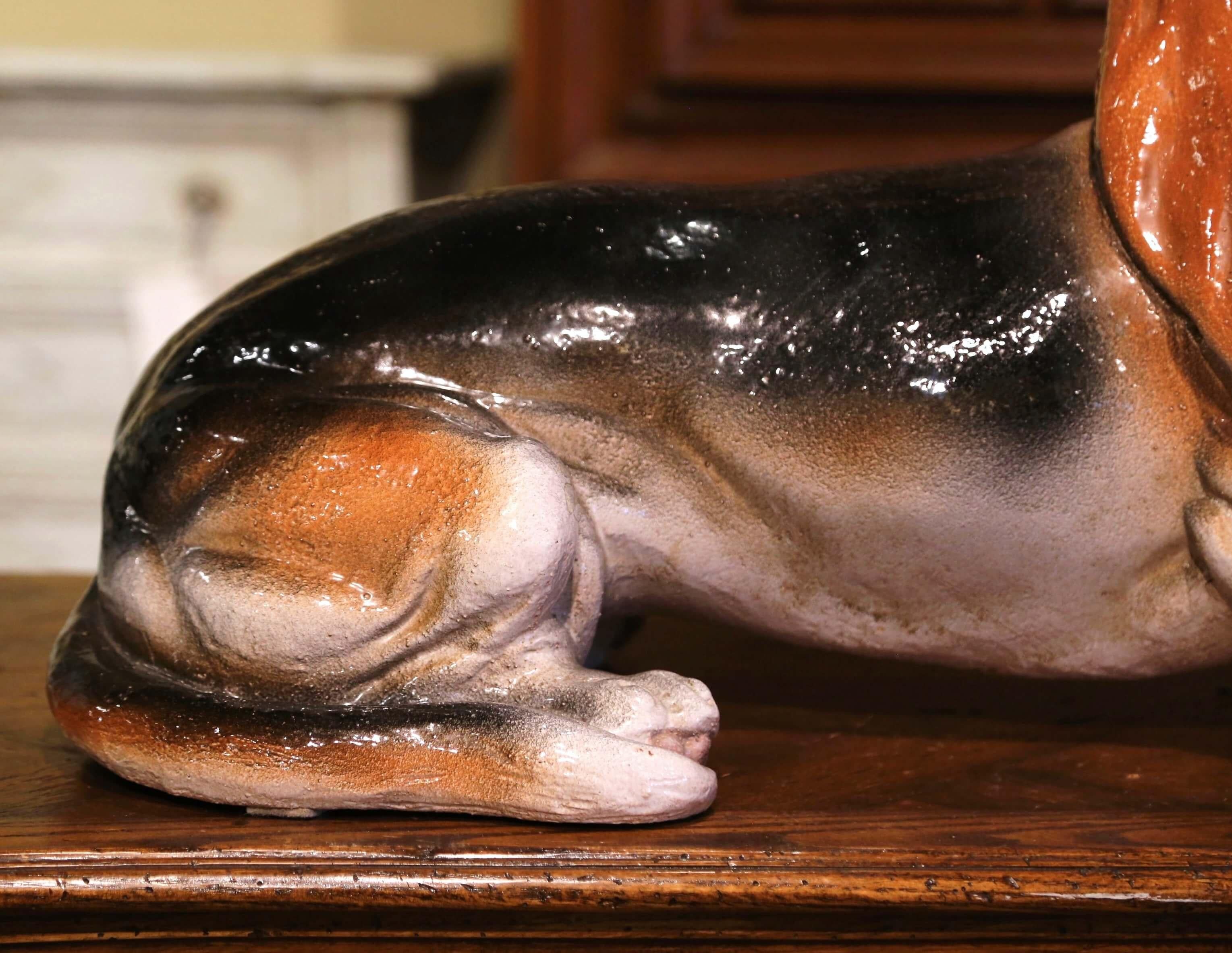 Italienische Terrakotta-Skulptur eines Basset-Hundes aus der Mitte des Jahrhunderts, Barbotine im Zustand „Hervorragend“ im Angebot in Dallas, TX