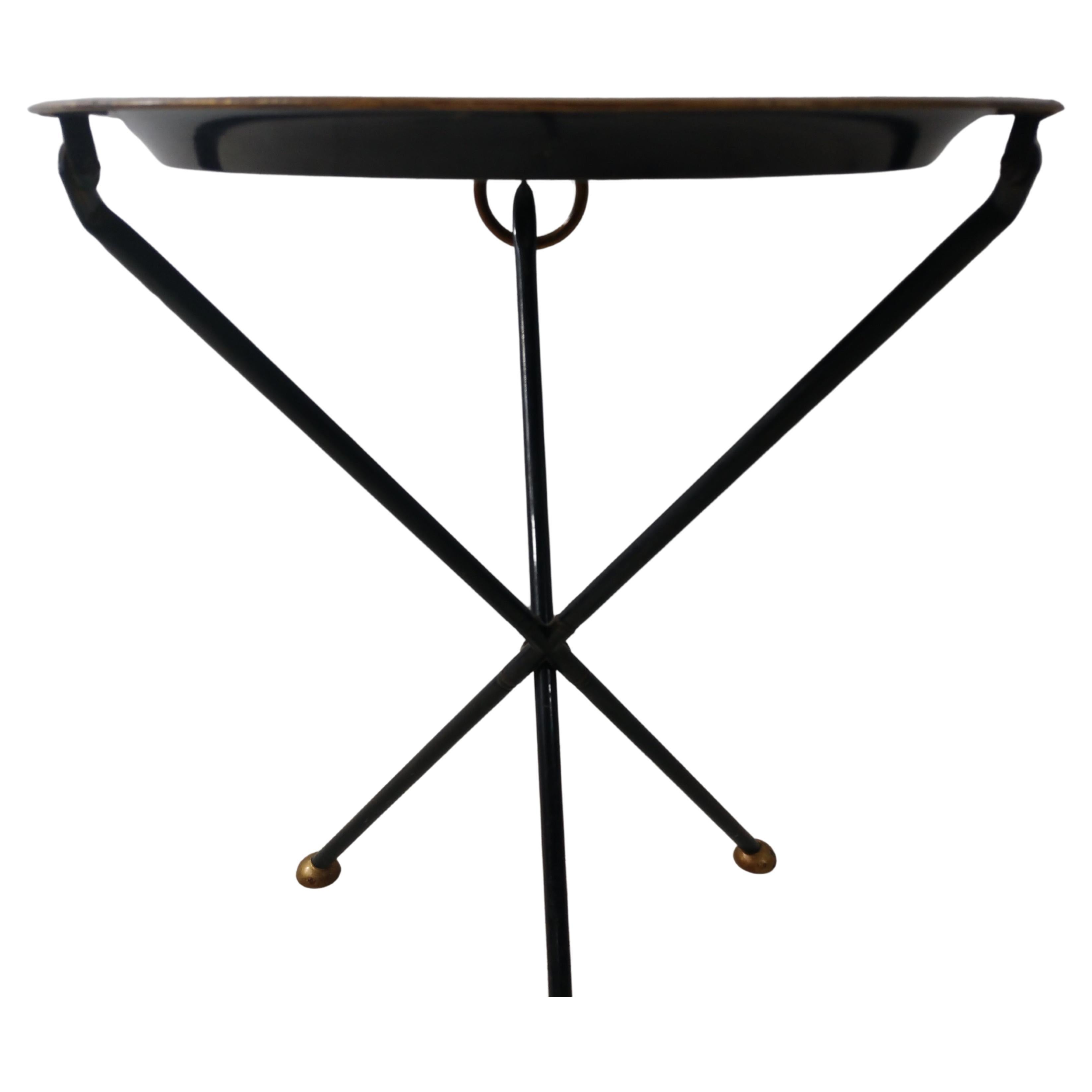 Collapsing toleware side table with decoration on the tray. Functional and easy to store.
Made in Italy. This table can be parcel posted. In excellent vintage condition with minimal wear 