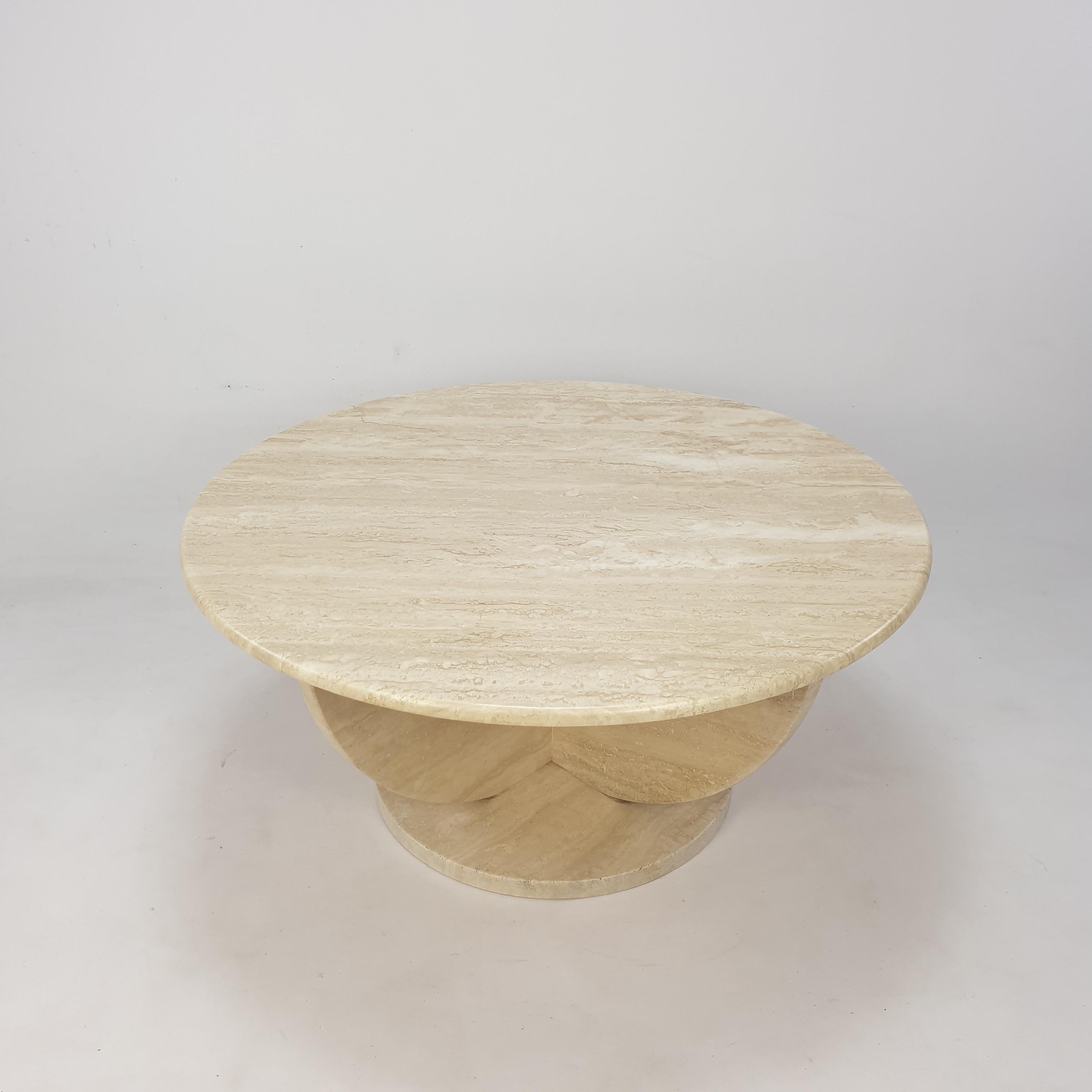 Mid-Century Italian Travertine Coffee Table, 1970s In Good Condition For Sale In Oud Beijerland, NL