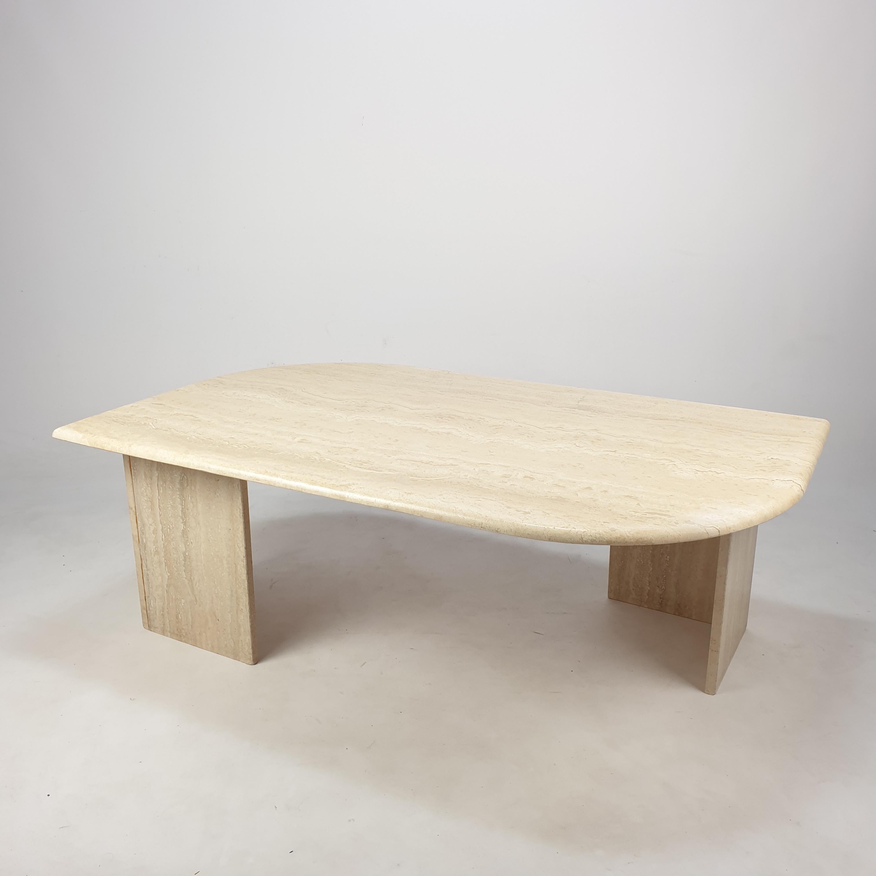 Very elegant Italian coffee table handcrafted out of travertine. The beautiful teardrop shaped top is rounded on the edge. The base is made of two separate pieces. This stunning table will make the perfect addition to any seating or living room