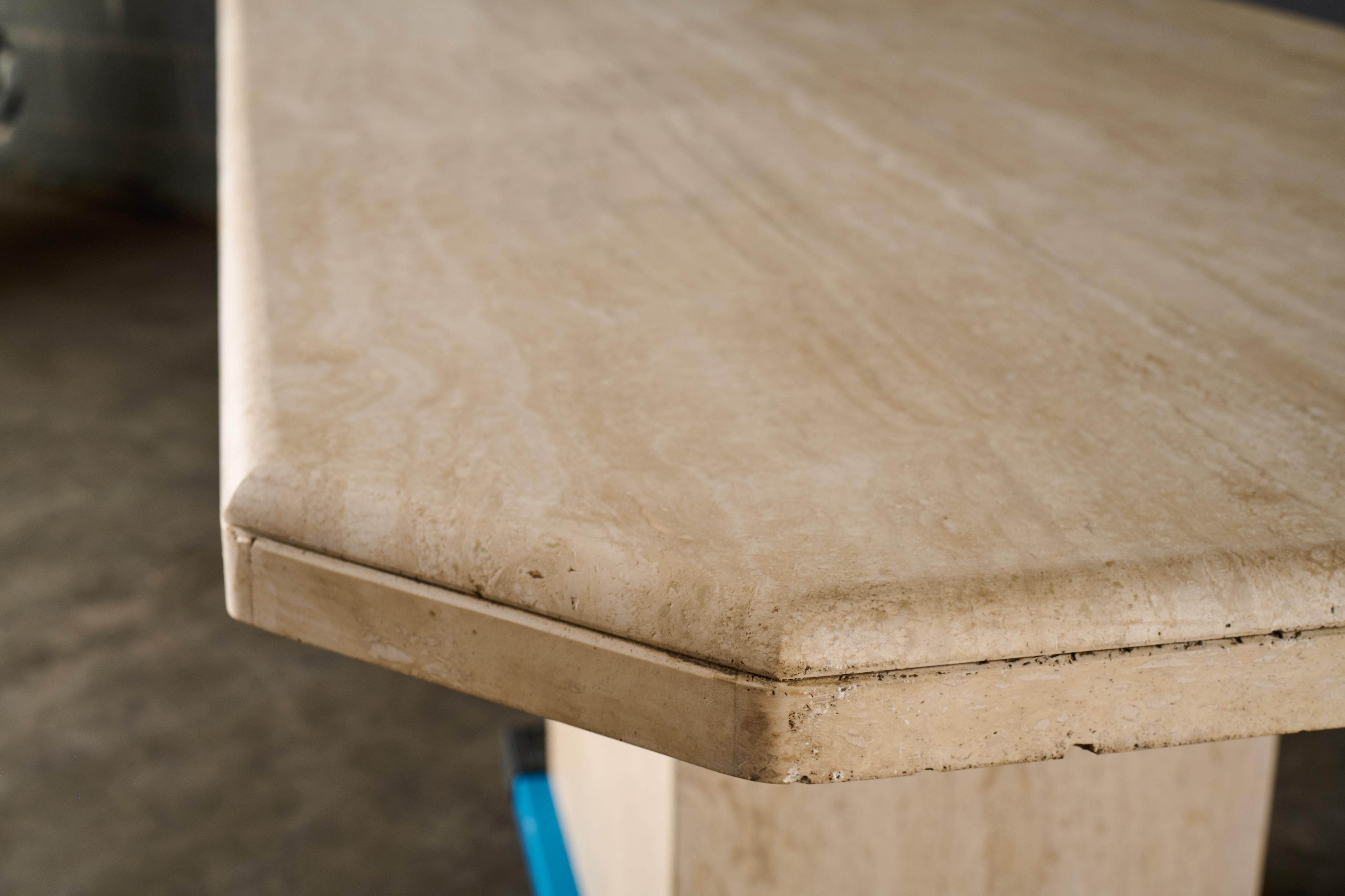 Mesa de comedor italiana de travertino de mediados de siglo Travertino en venta