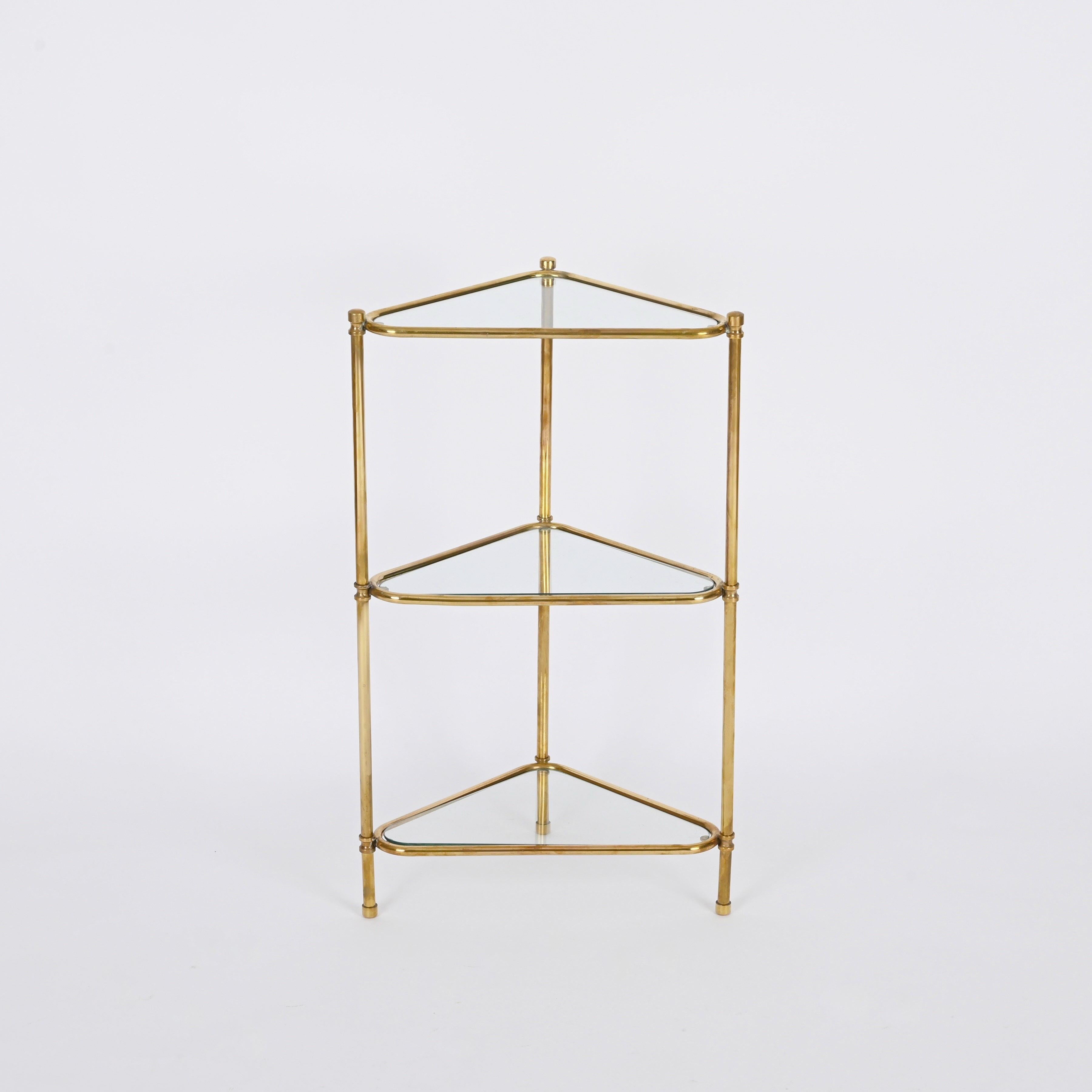 Mid-Century Italian Triangular Brass and Glass Corner Shelf Bookcase, 1970s In Good Condition For Sale In Roma, IT