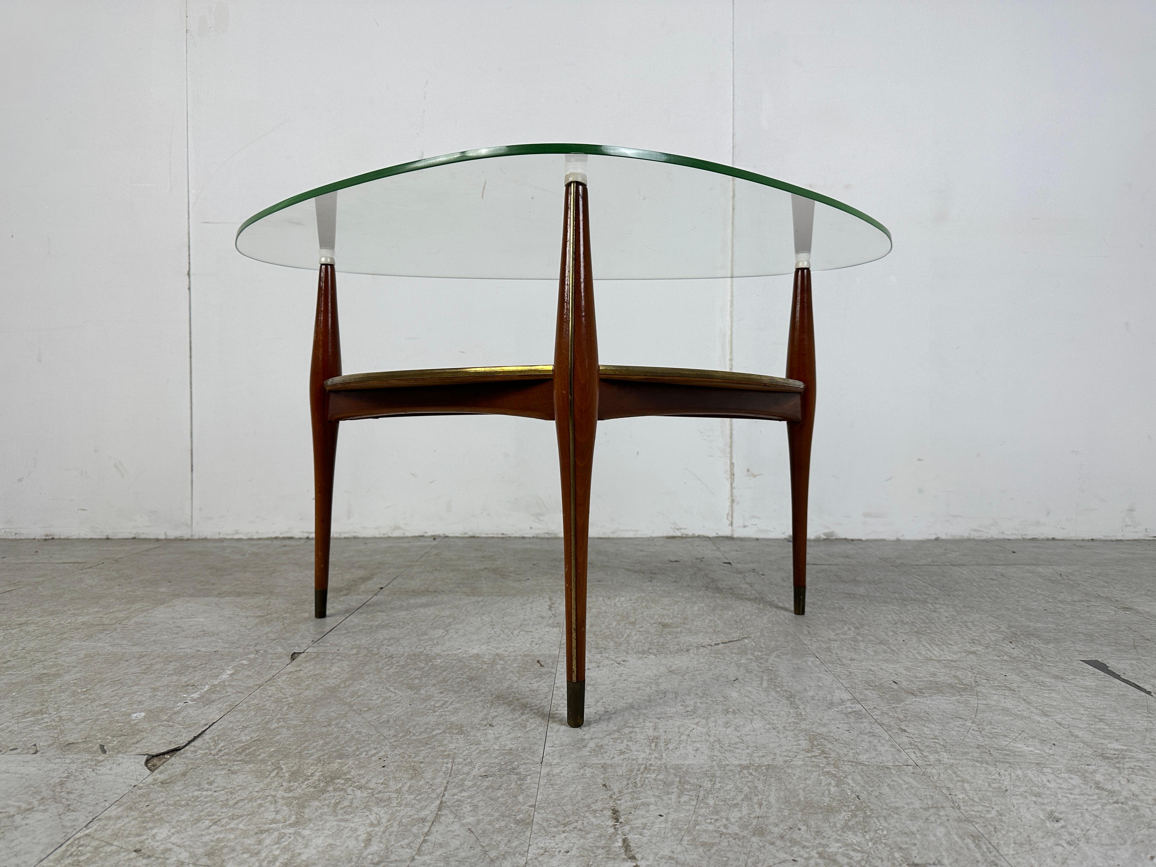 Mid century italian tripod coffee table, 1950s In Good Condition For Sale In HEVERLEE, BE