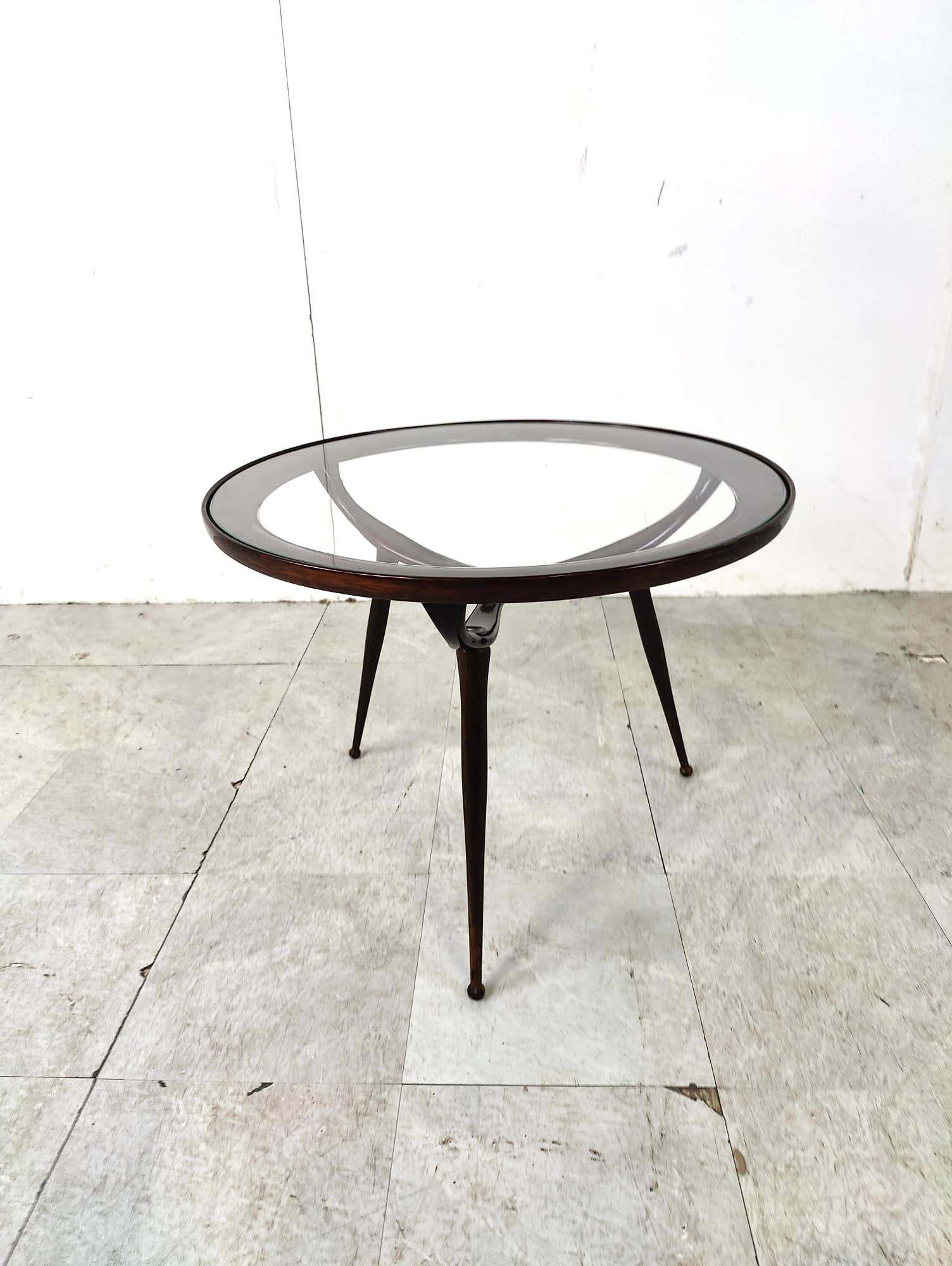 Mid century tripod coffee table by Cesare Lacca in rosewood.

Beautiful design, wonderfully crafted curvy wooden base and a clear round glass top.

1950s - Italy

Good condition

Dimensions:
Height: 50cm
Diameter: 67cm

Ref.: 105561