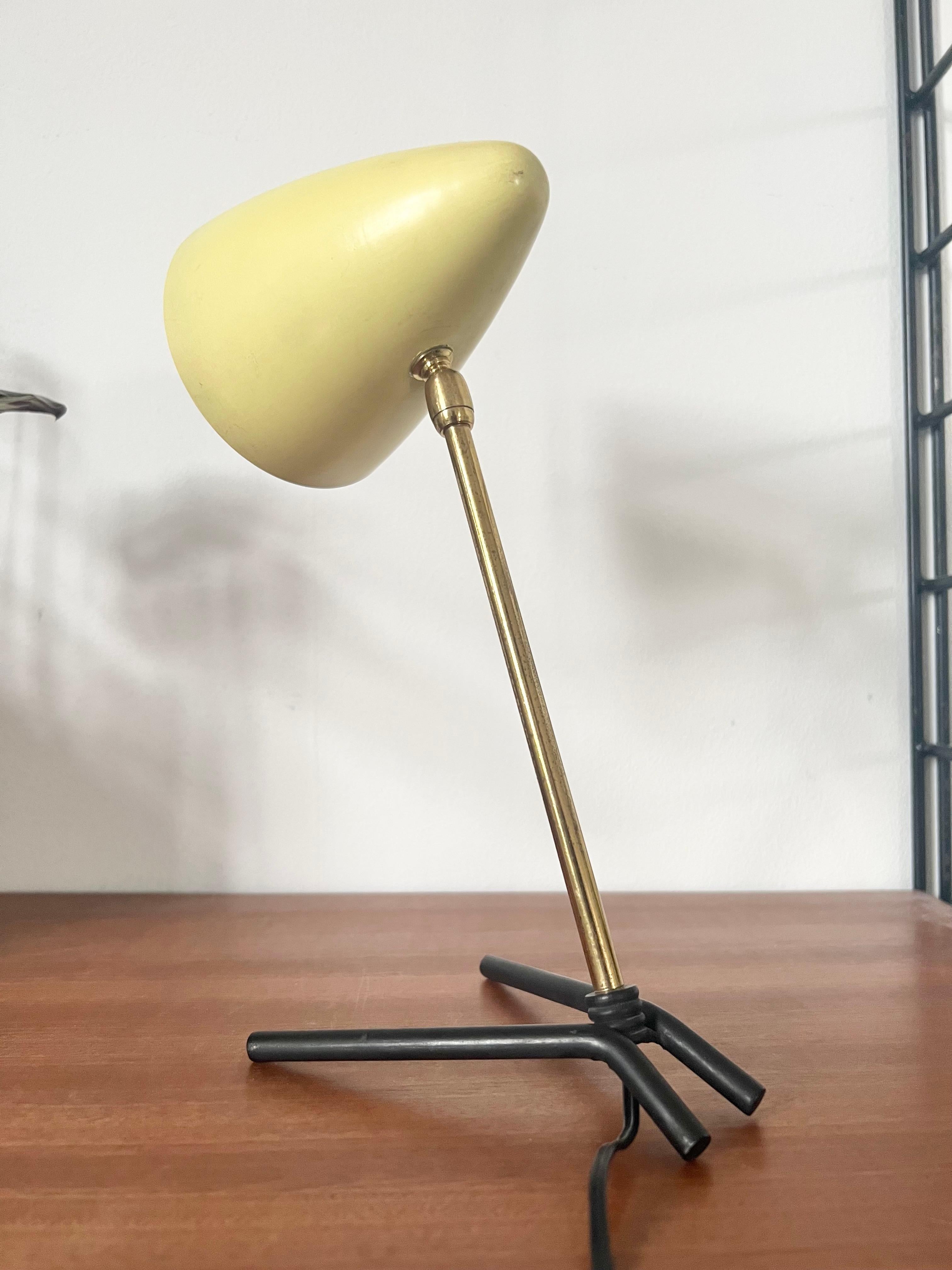 Midcentury Italian Tripod Lamp For Sale 1