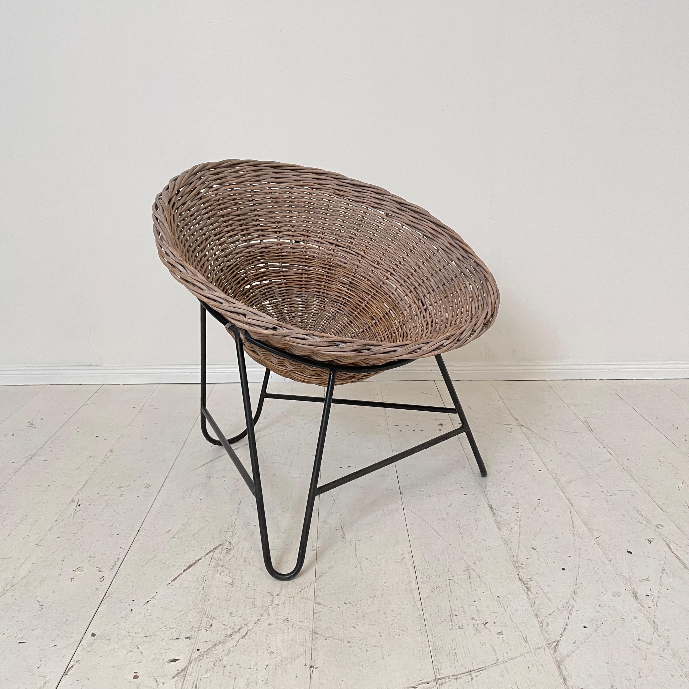 Mid Century Italian Tripod Lounge Basket Chair Style of Roberto Mango, 1950s 9