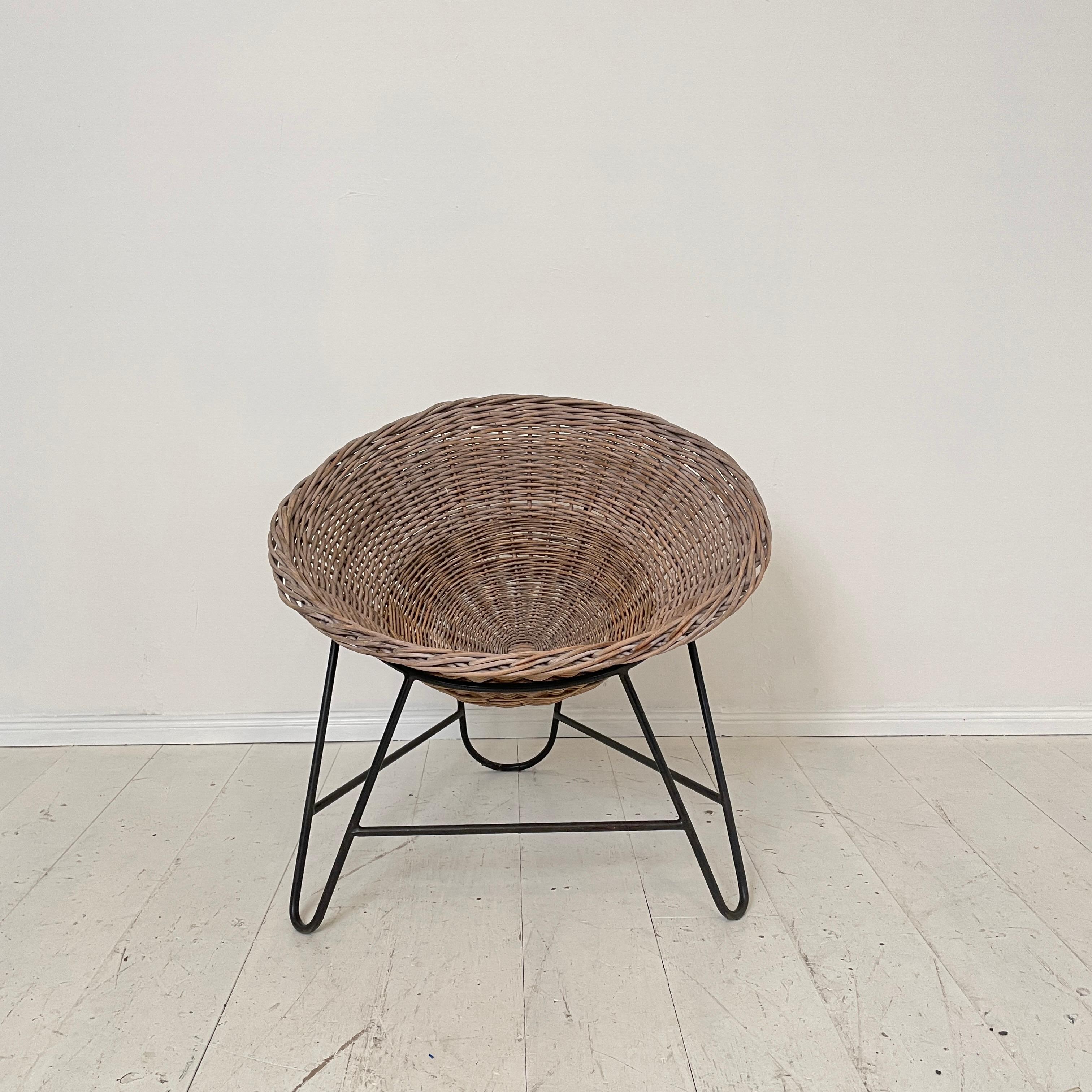 Mid-Century Modern Mid Century Italian Tripod Lounge Basket Chair Style of Roberto Mango, 1950s