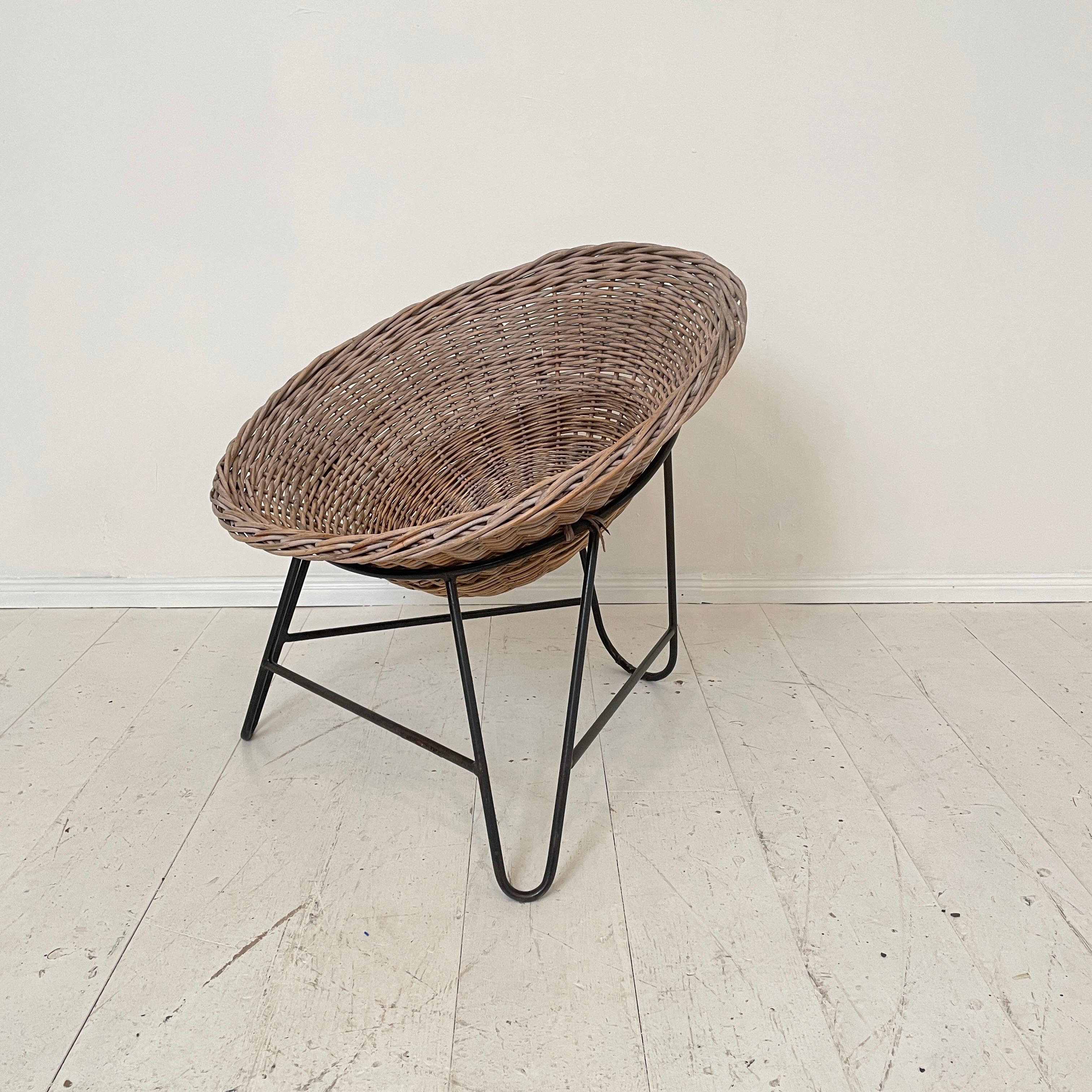 Metal Mid Century Italian Tripod Lounge Basket Chair Style of Roberto Mango, 1950s